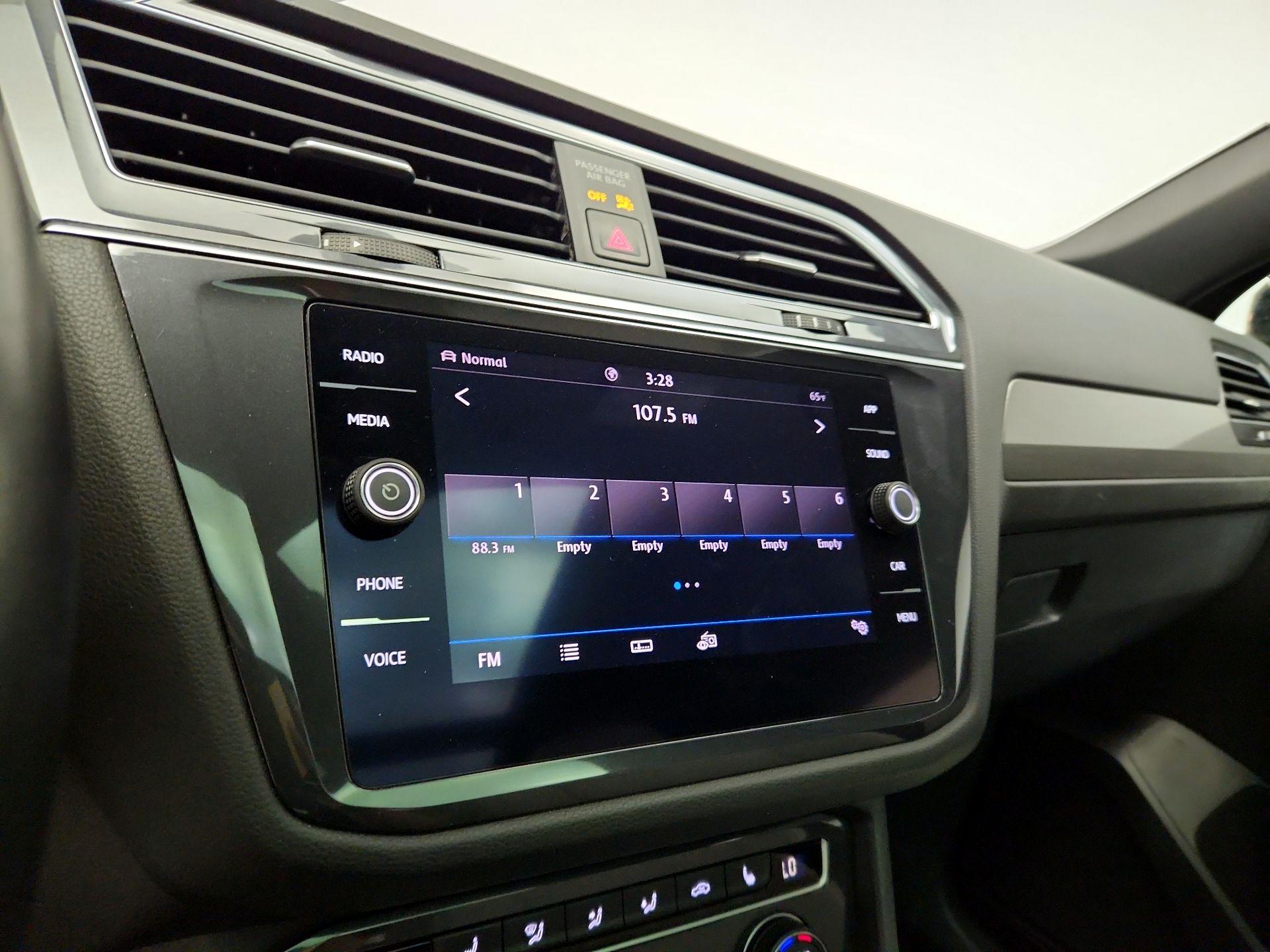 Thumbnail: 2020 Volkswagen Tiguan - 15