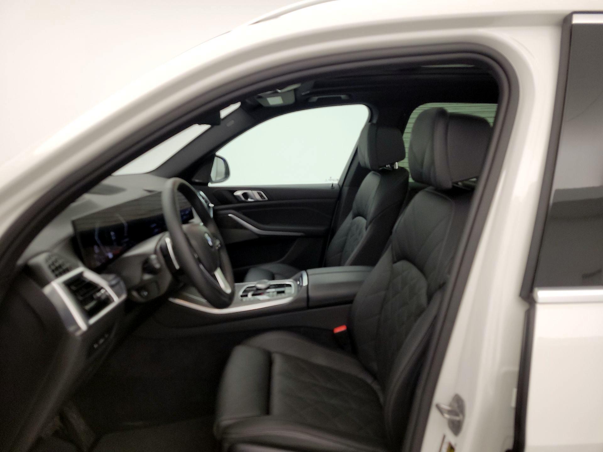 Thumbnail: 2025 BMW X5 - 11