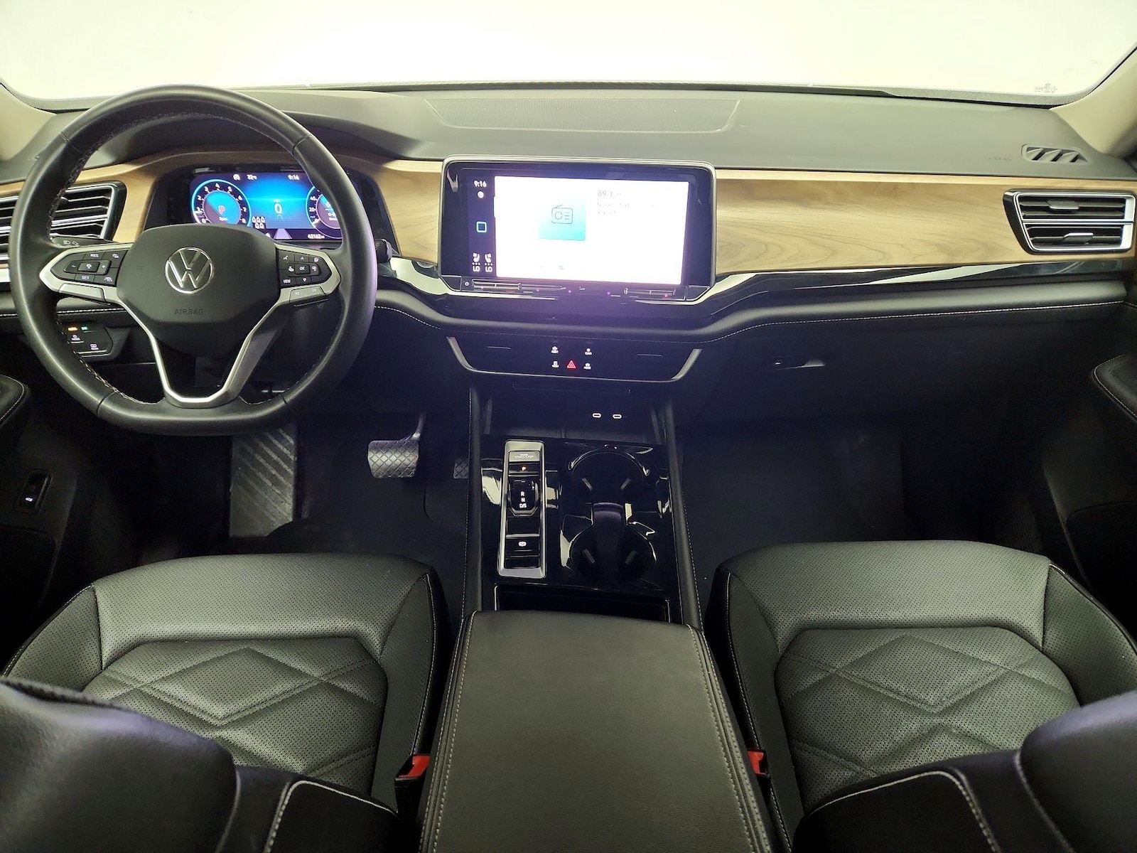 2024 Volkswagen Atlas SE w/Tech - Photo 10