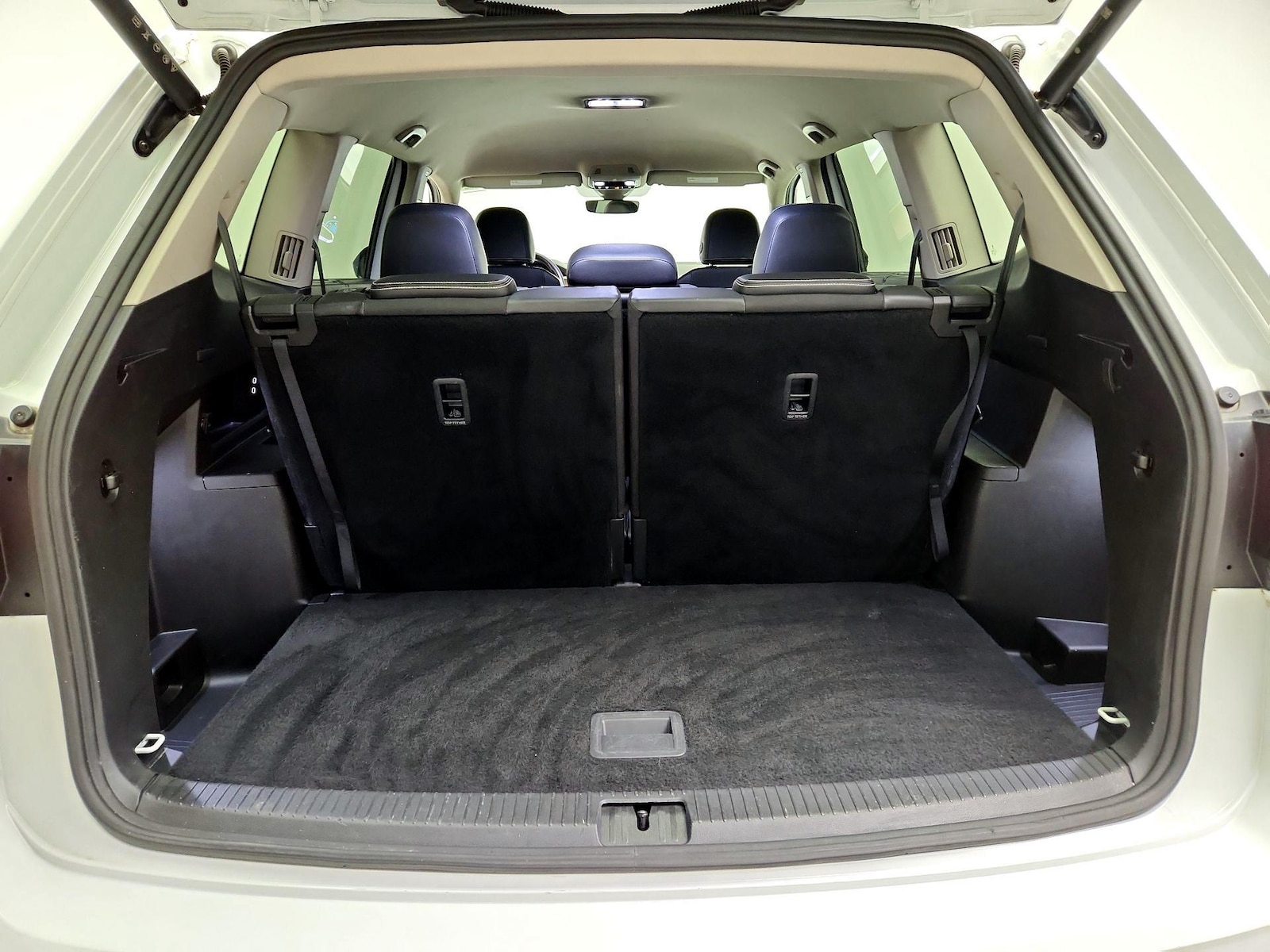 2024 Volkswagen Atlas SE w/Tech - Photo 22