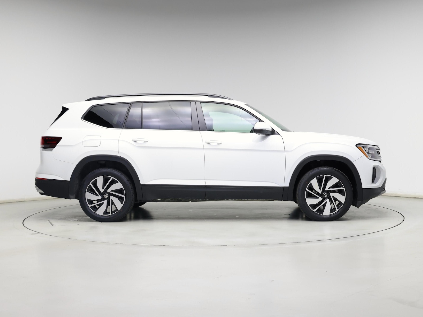 2024 Volkswagen Atlas SE w/Tech - Photo 8