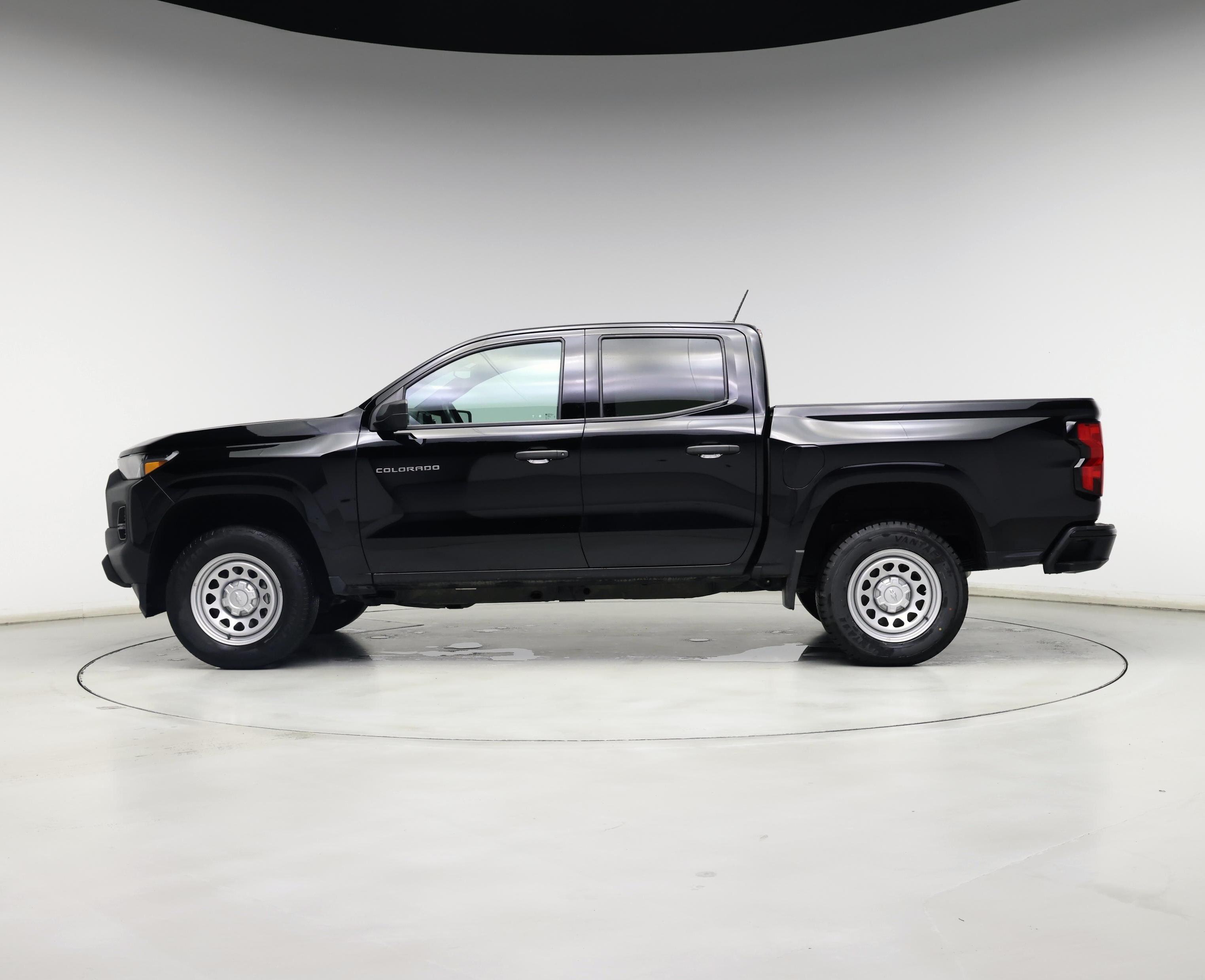 Thumbnail: 2023 Chevrolet Colorado - 3