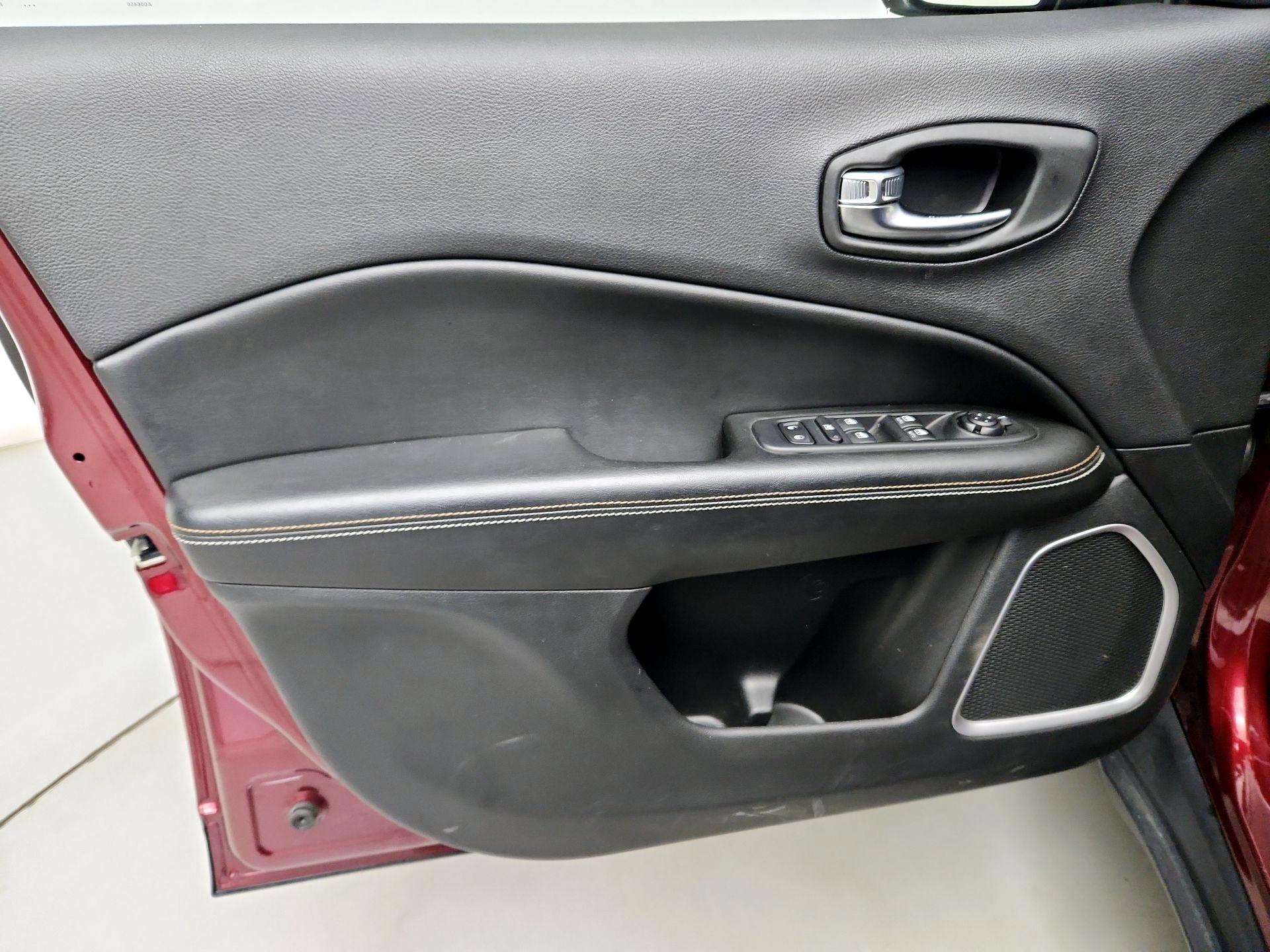 Thumbnail: 2020 Jeep Compass - 12