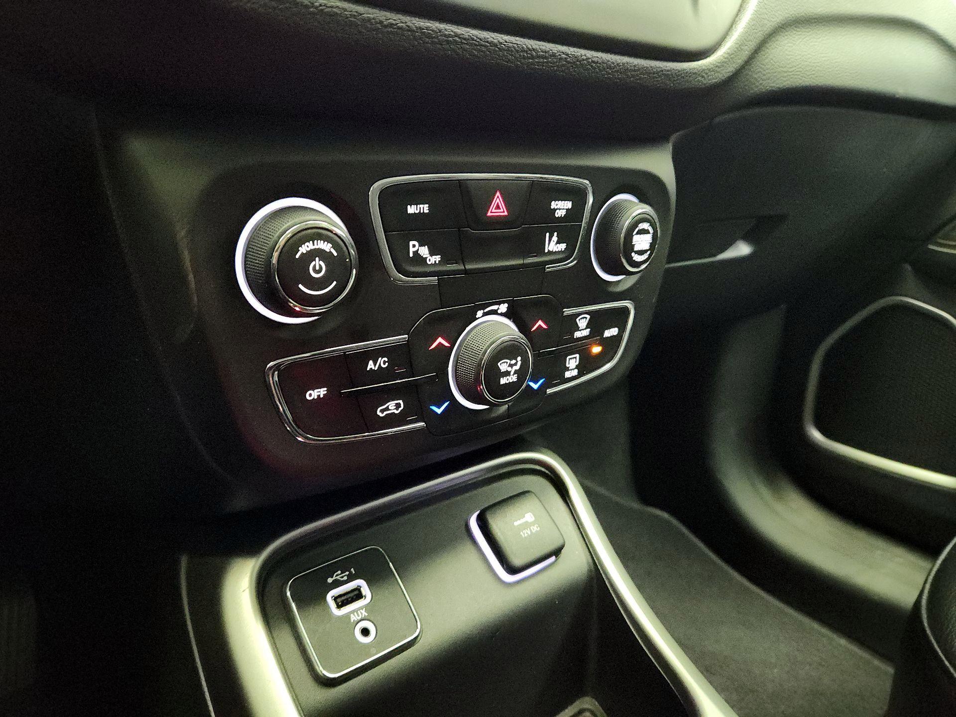 Thumbnail: 2020 Jeep Compass - 16