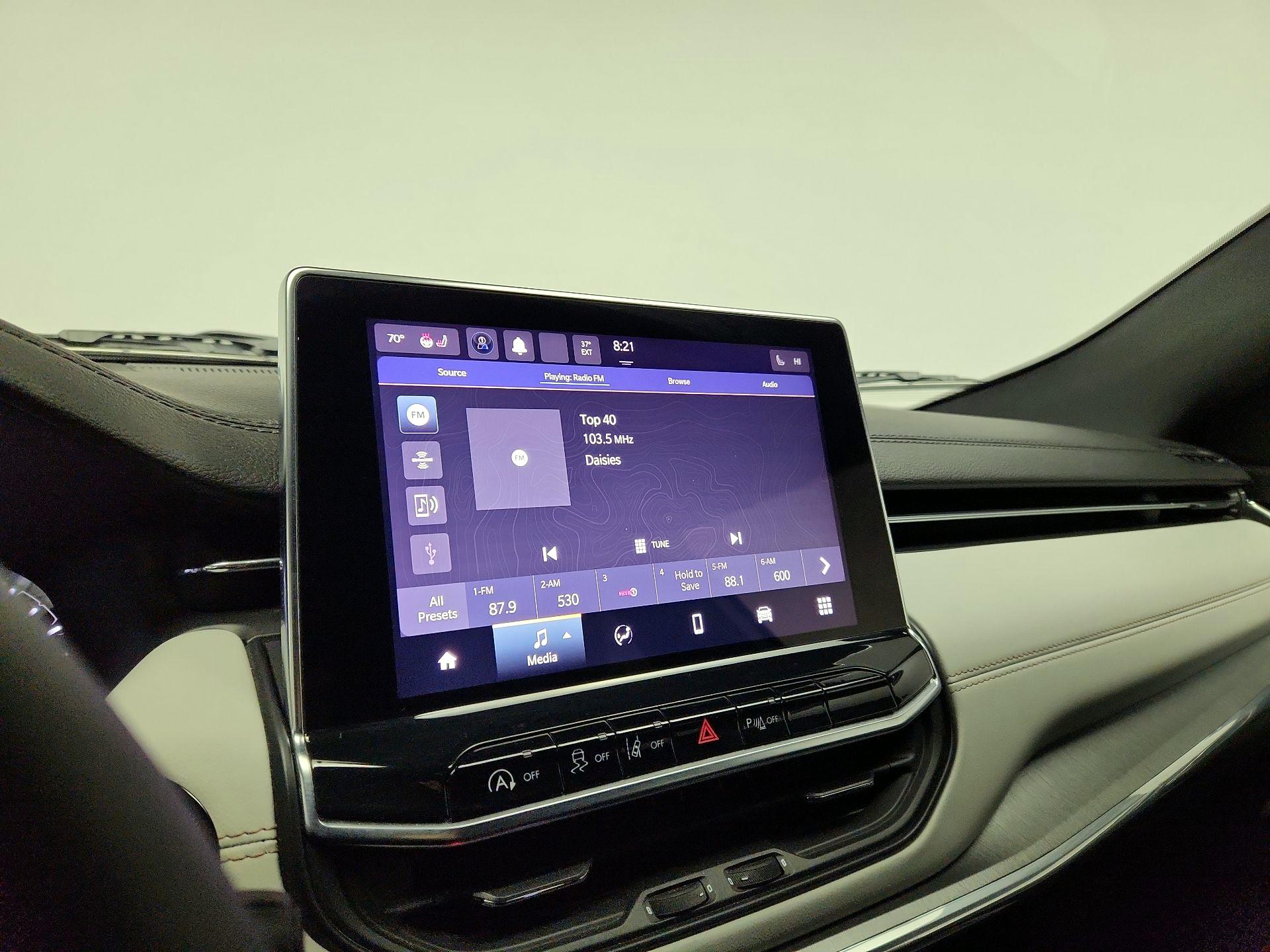 Thumbnail: 2023 Jeep Compass - 15
