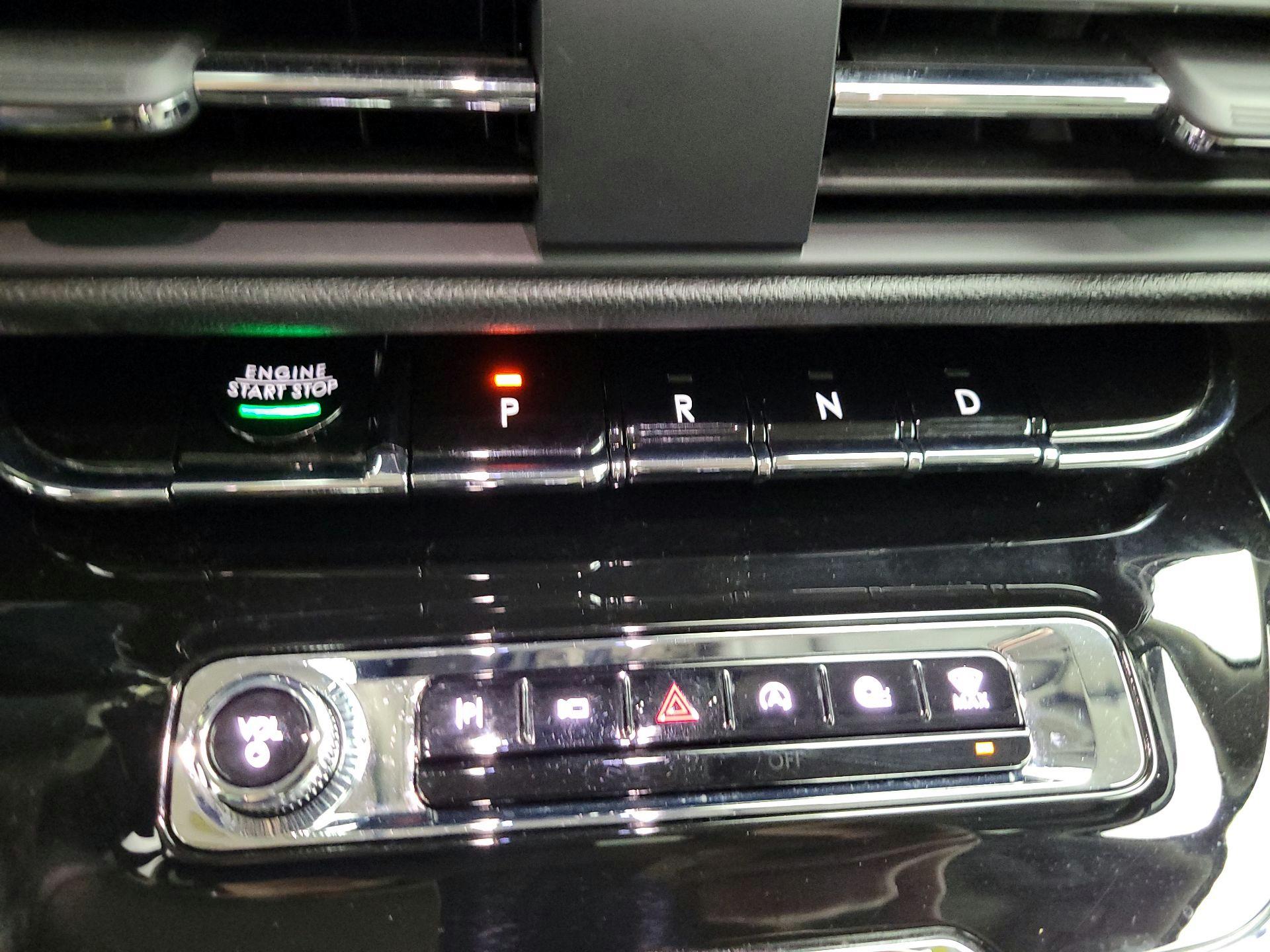 Thumbnail: 2025 Lincoln Corsair - 15