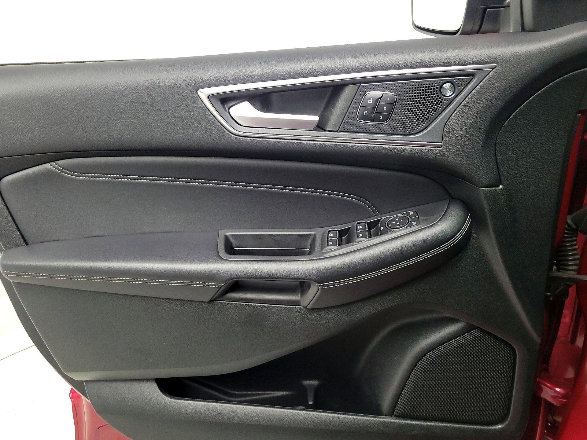 Thumbnail: 2022 Ford Edge - 12