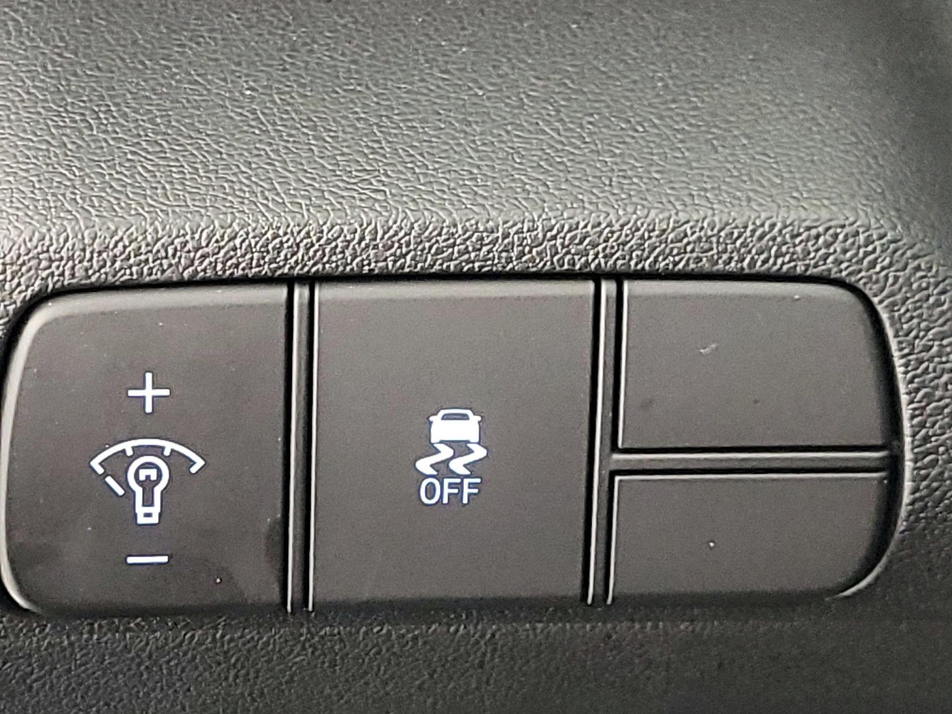 Thumbnail: 2025 Hyundai Elantra - 13