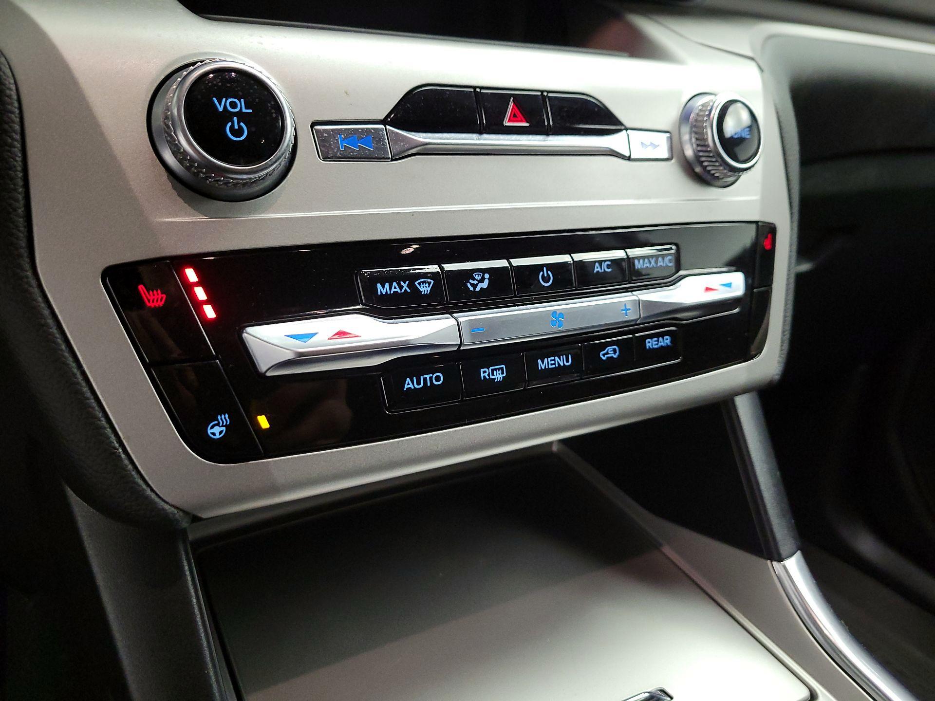 Thumbnail: 2022 Ford Explorer - 14