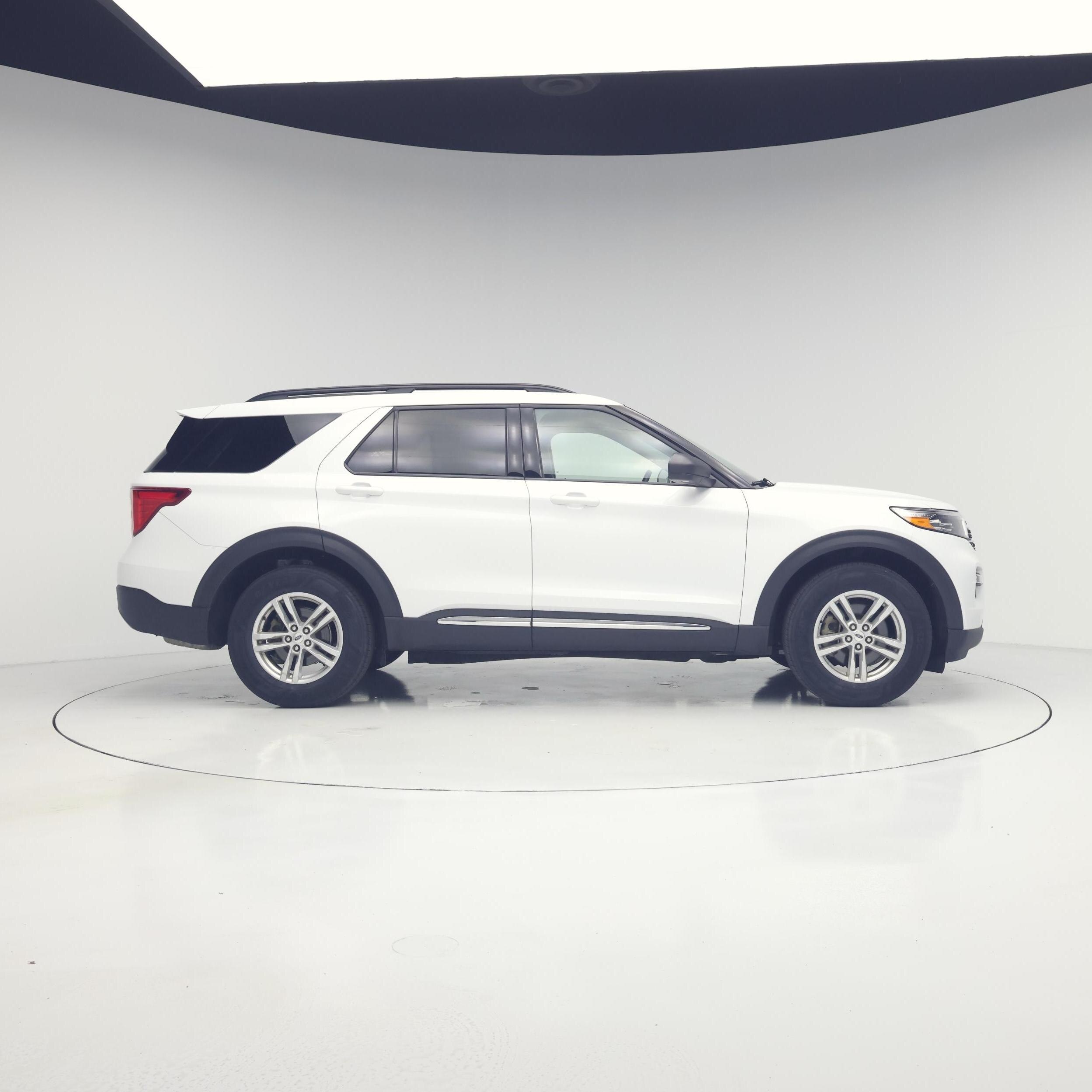 Thumbnail: 2022 Ford Explorer - 7