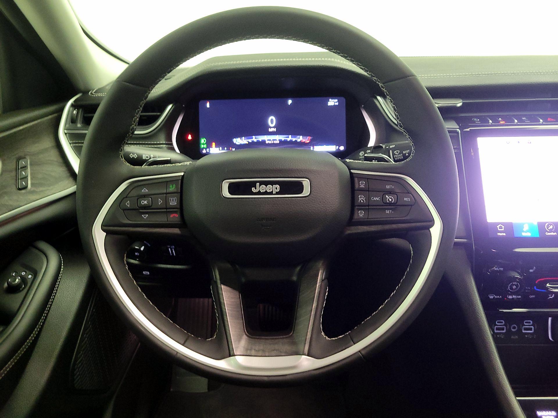 Thumbnail: 2024 Jeep Grand Cherokee - 10