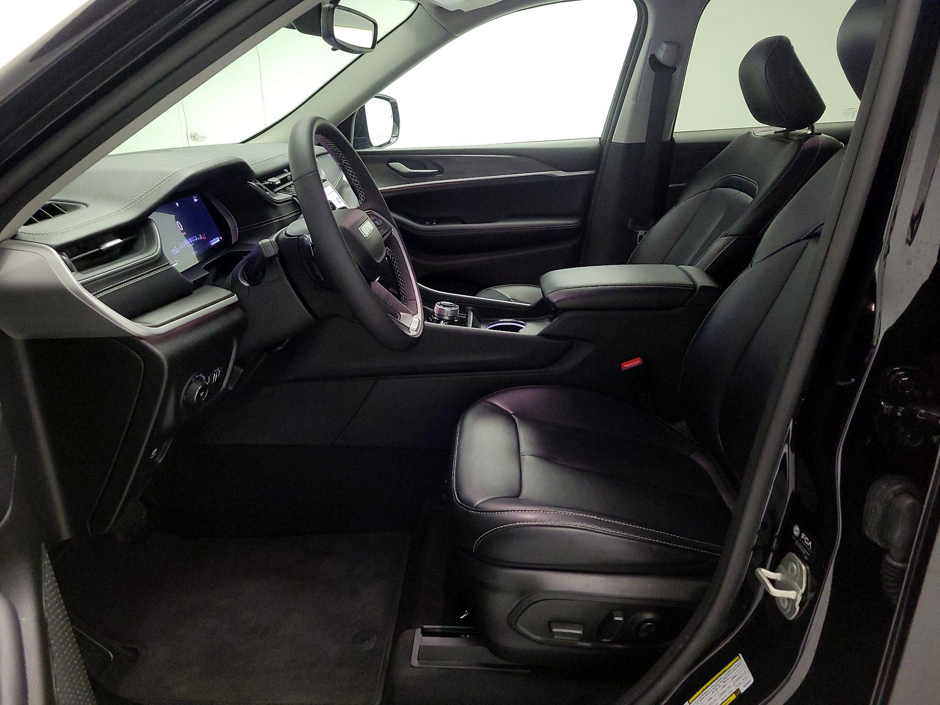 Thumbnail: 2024 Jeep Grand Cherokee - 11