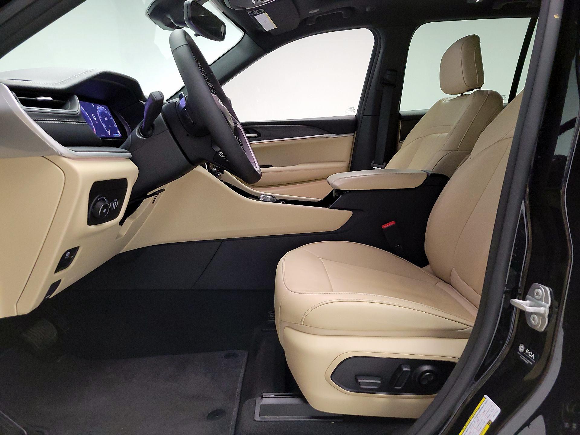Thumbnail: 2023 Jeep Grand Cherokee - 11