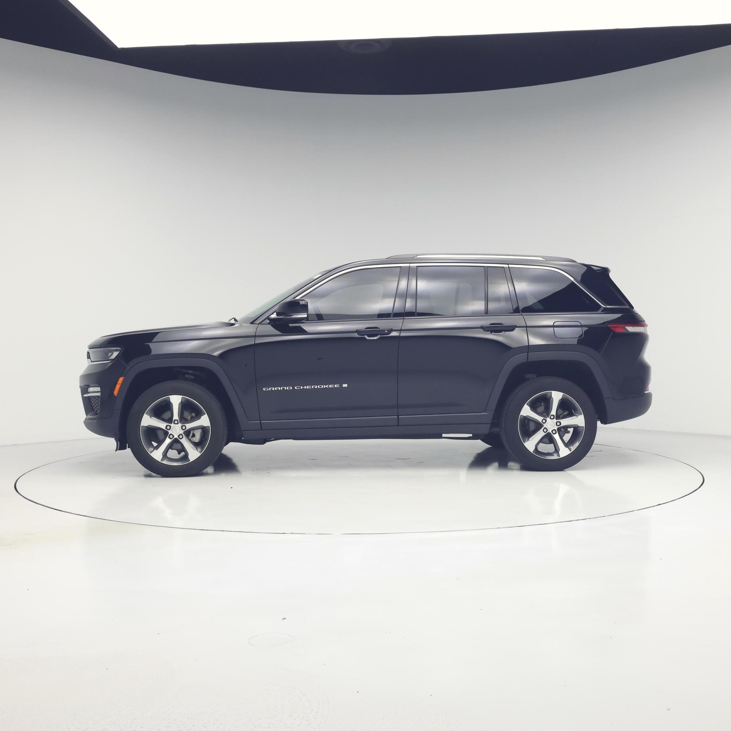 Thumbnail: 2023 Jeep Grand Cherokee - 3