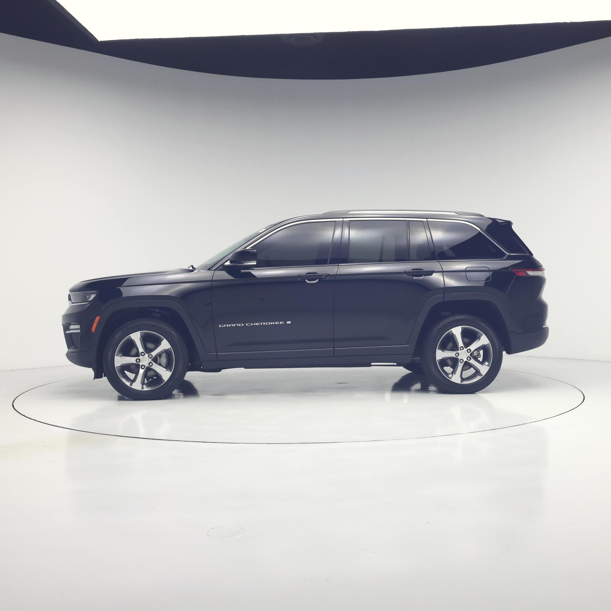 Thumbnail: 2023 Jeep Grand Cherokee - 3