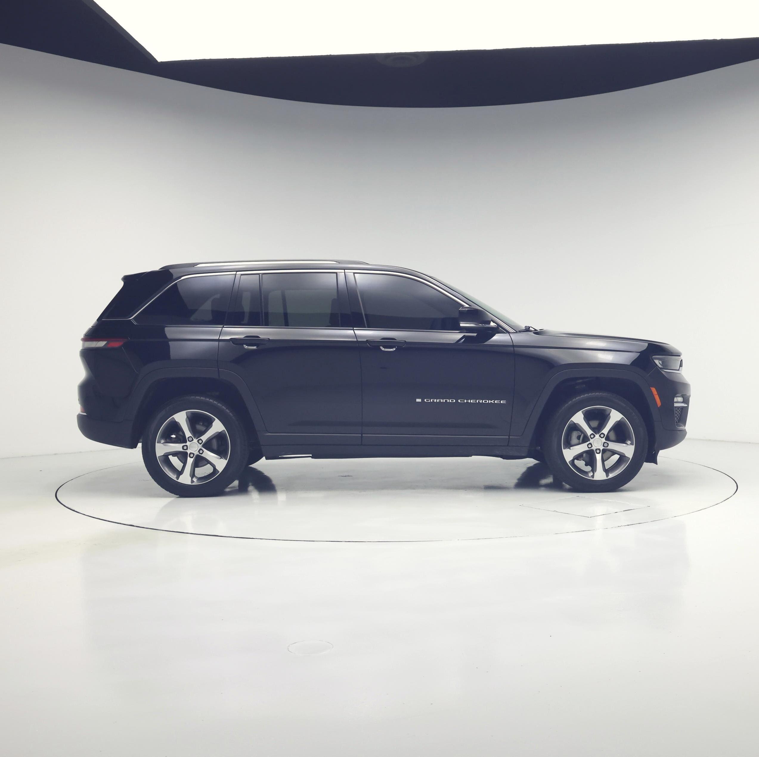 Thumbnail: 2023 Jeep Grand Cherokee - 7