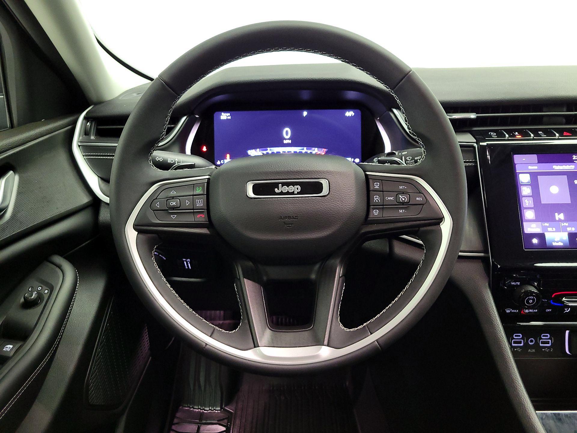 Thumbnail: 2023 Jeep Grand Cherokee - 10