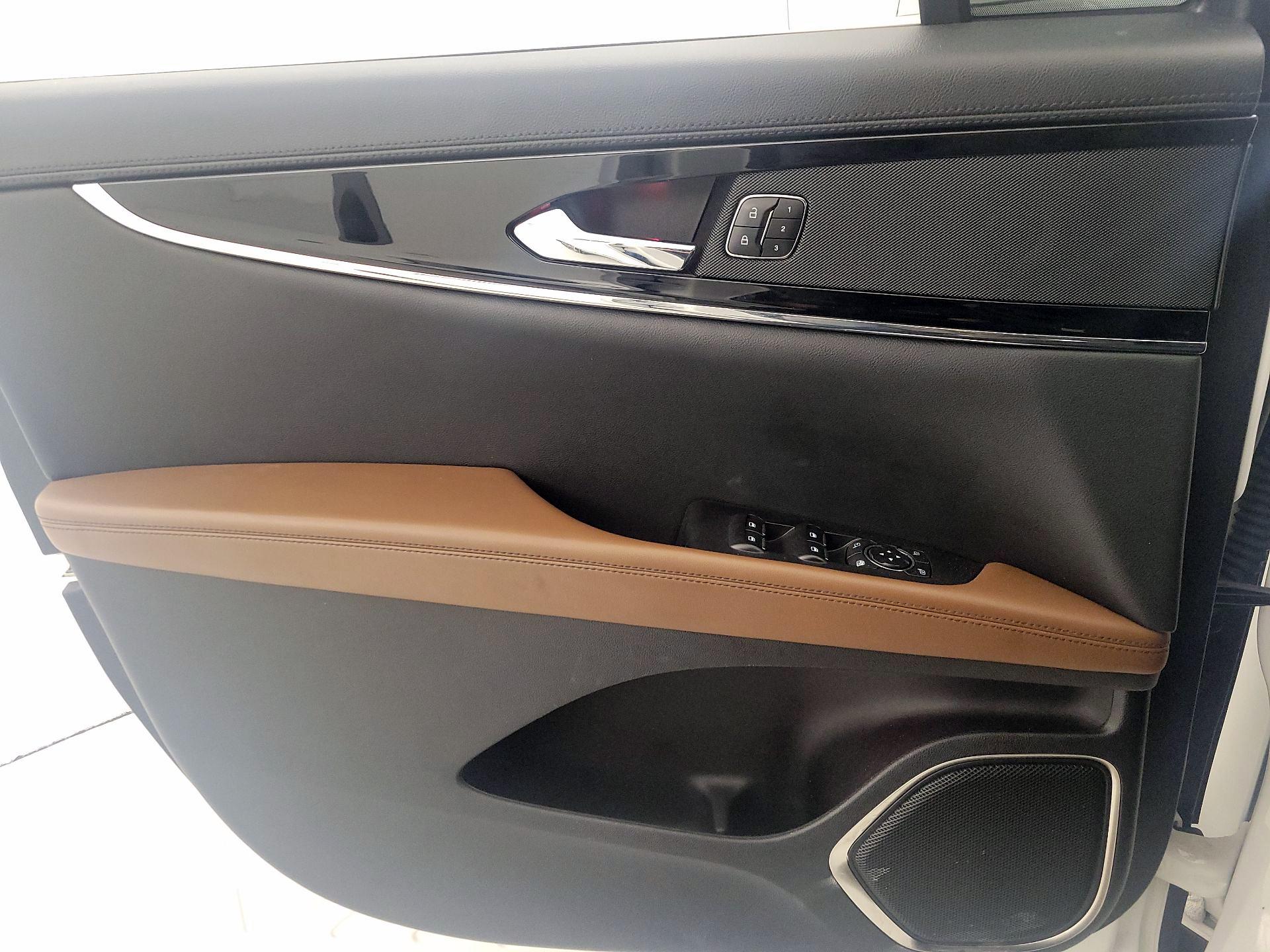 Thumbnail: 2023 Lincoln Nautilus - 12