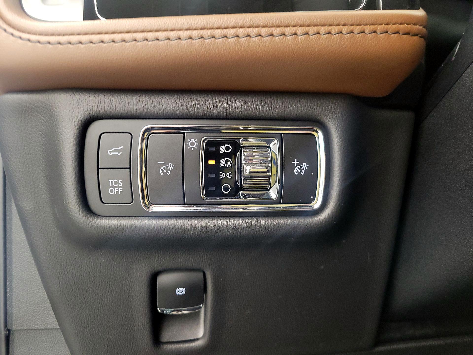 Thumbnail: 2023 Lincoln Nautilus - 13