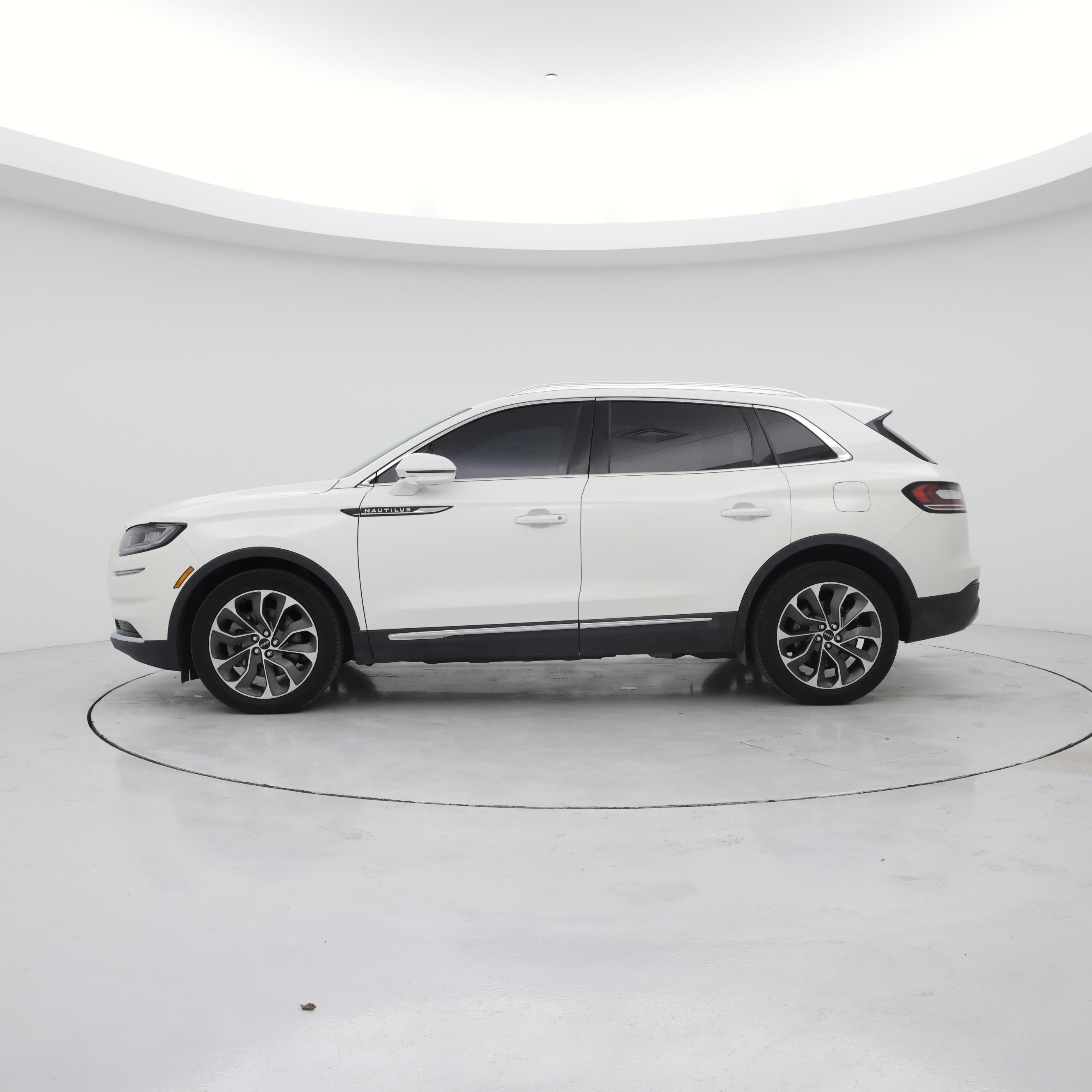 Thumbnail: 2023 Lincoln Nautilus - 3