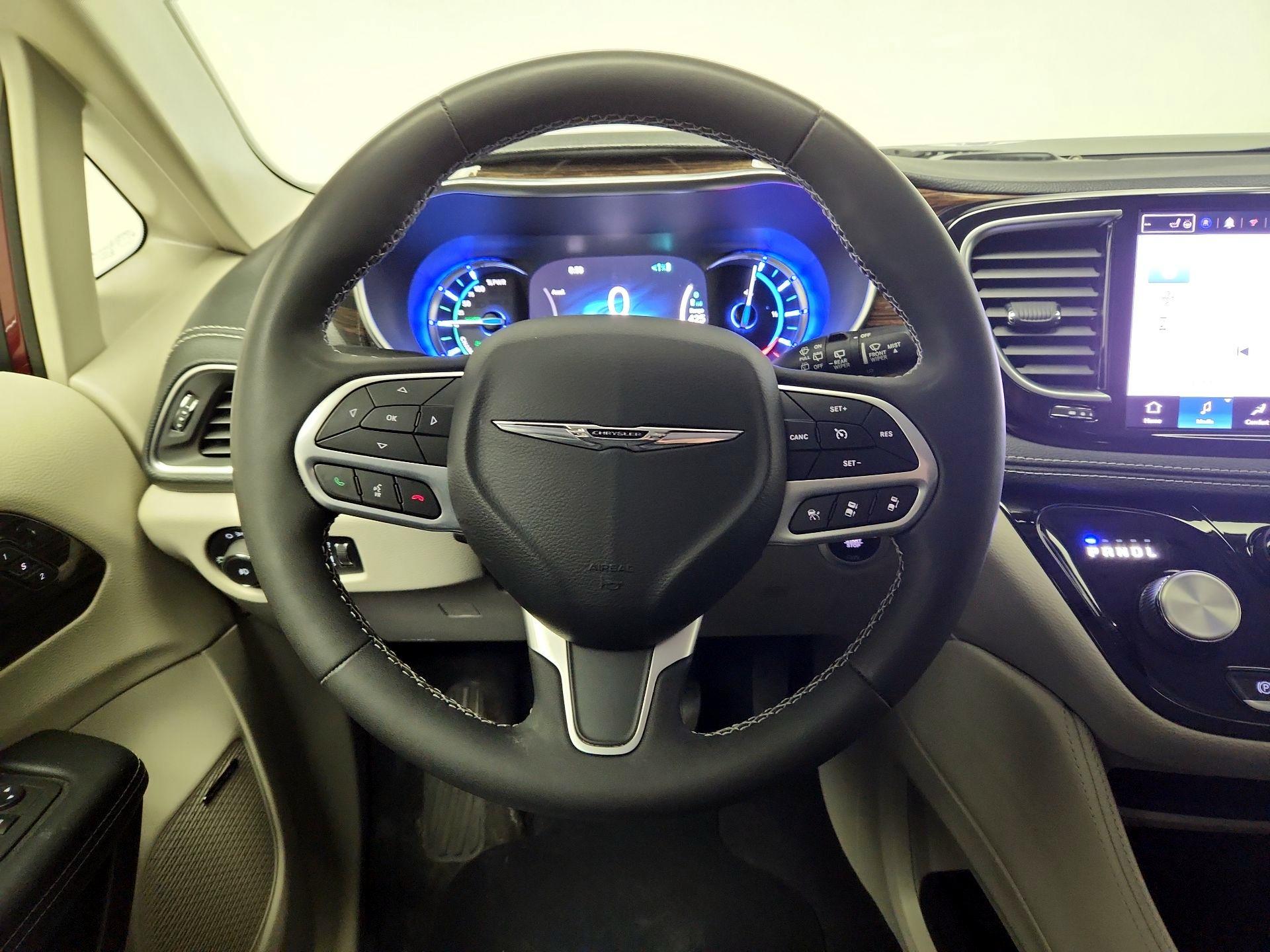 Thumbnail: 2022 Chrysler Pacifica - 10