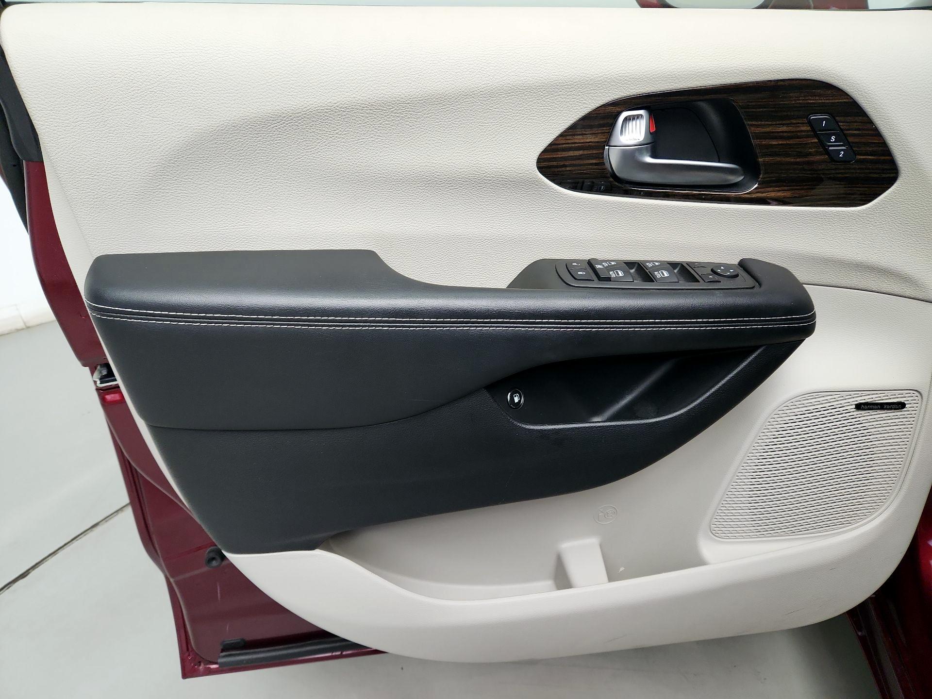 Thumbnail: 2022 Chrysler Pacifica - 12