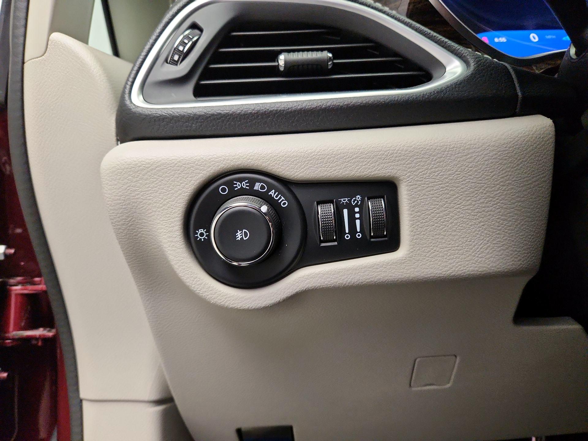 Thumbnail: 2022 Chrysler Pacifica - 13