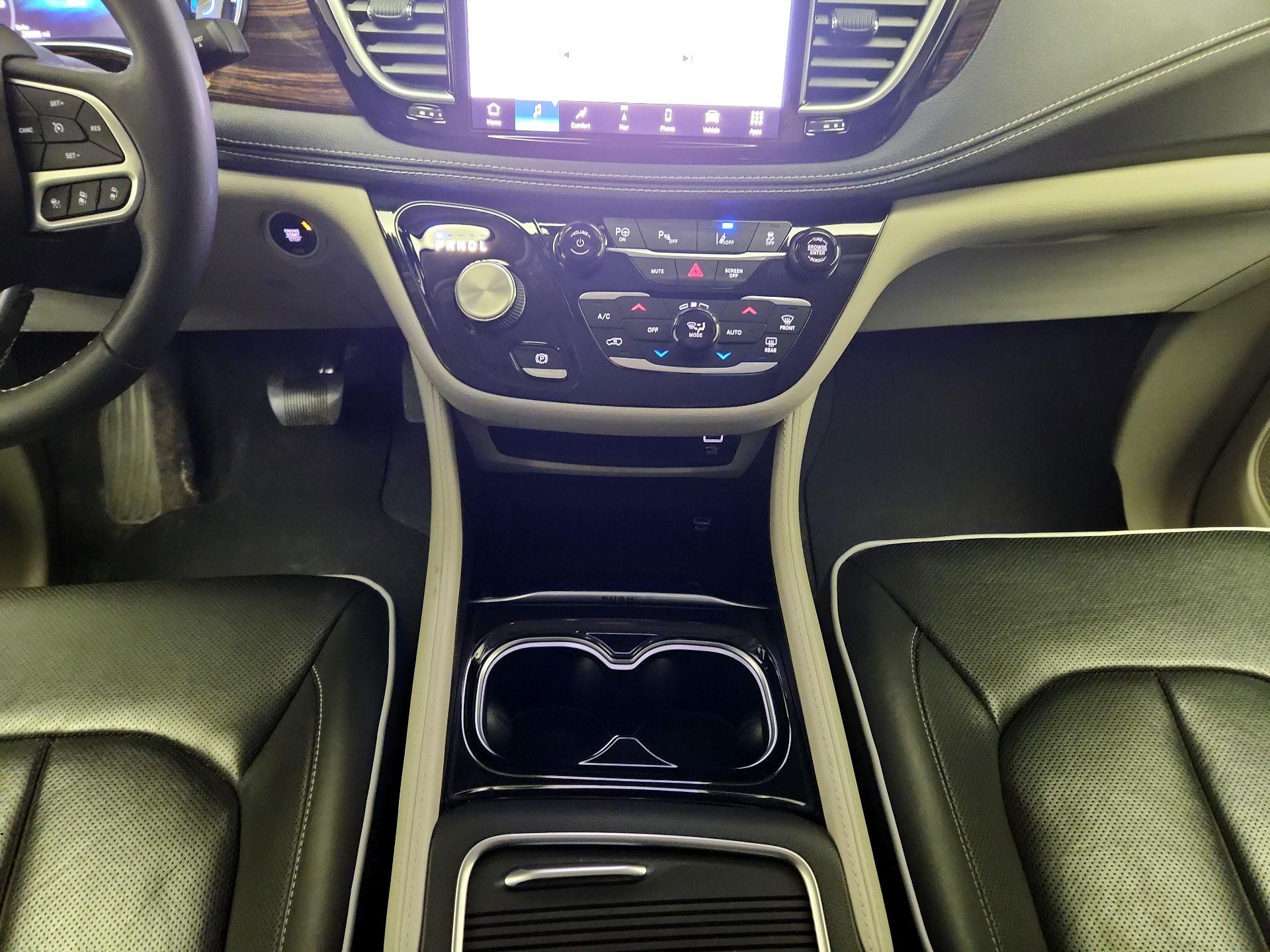 Thumbnail: 2022 Chrysler Pacifica - 18