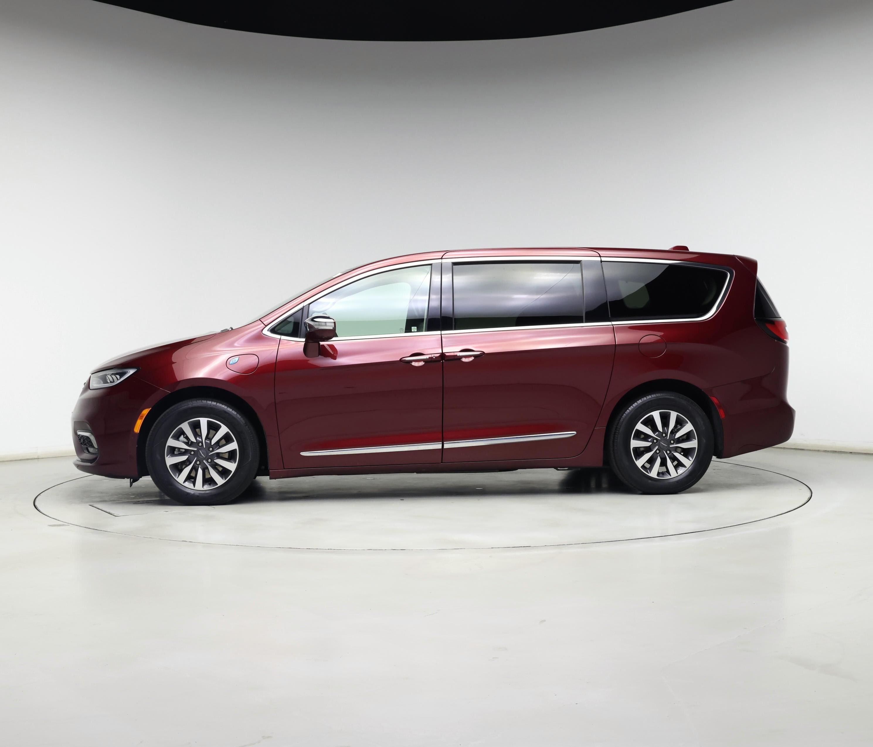 Thumbnail: 2022 Chrysler Pacifica - 3