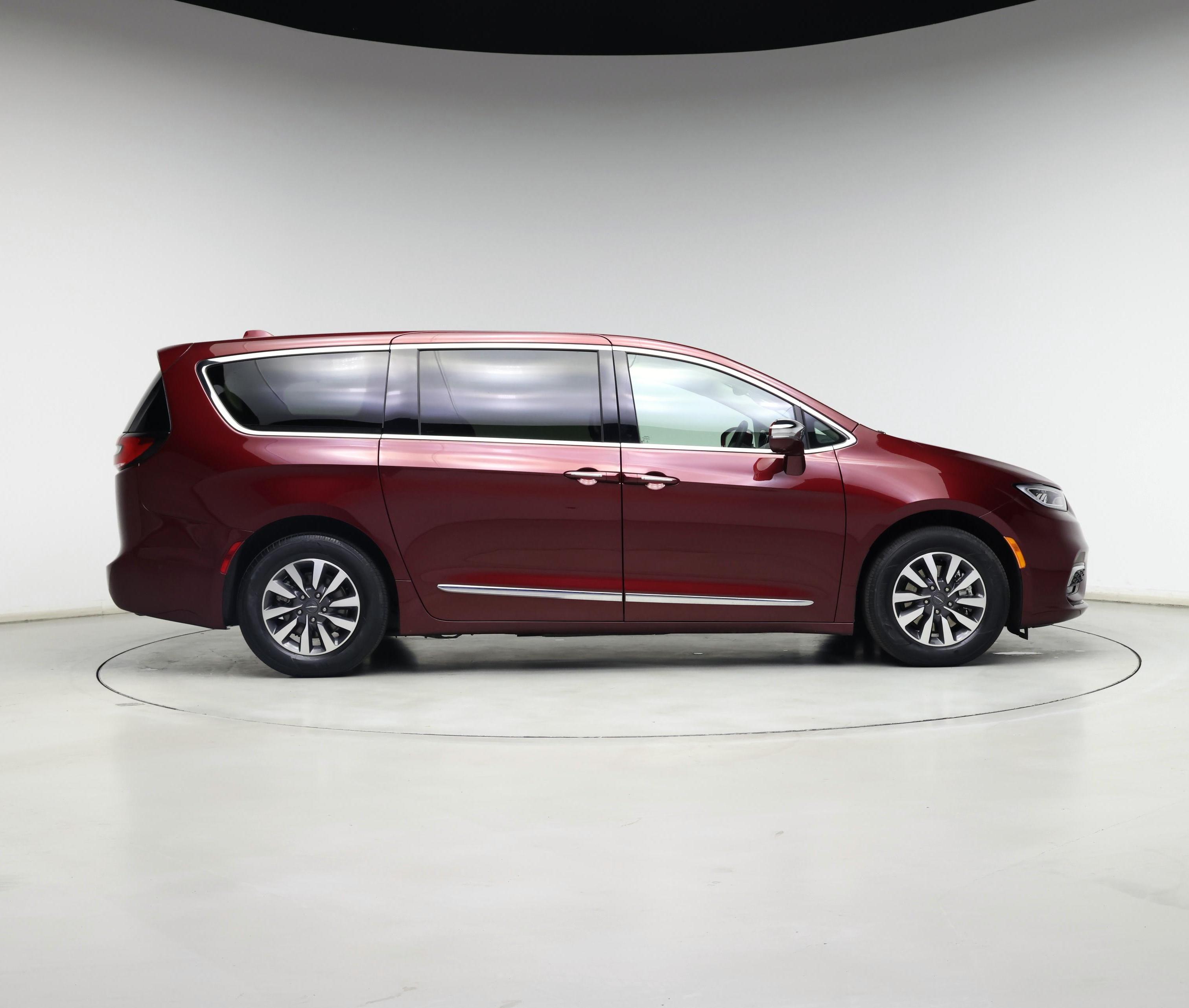 Thumbnail: 2022 Chrysler Pacifica - 7