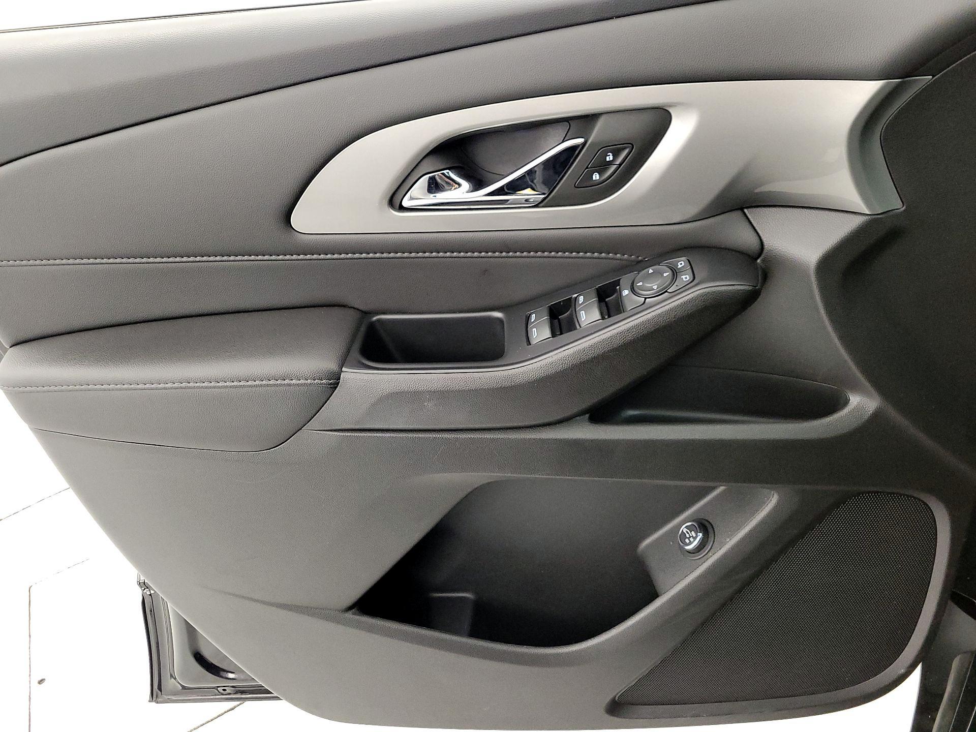 Thumbnail: 2022 Chevrolet Traverse - 12