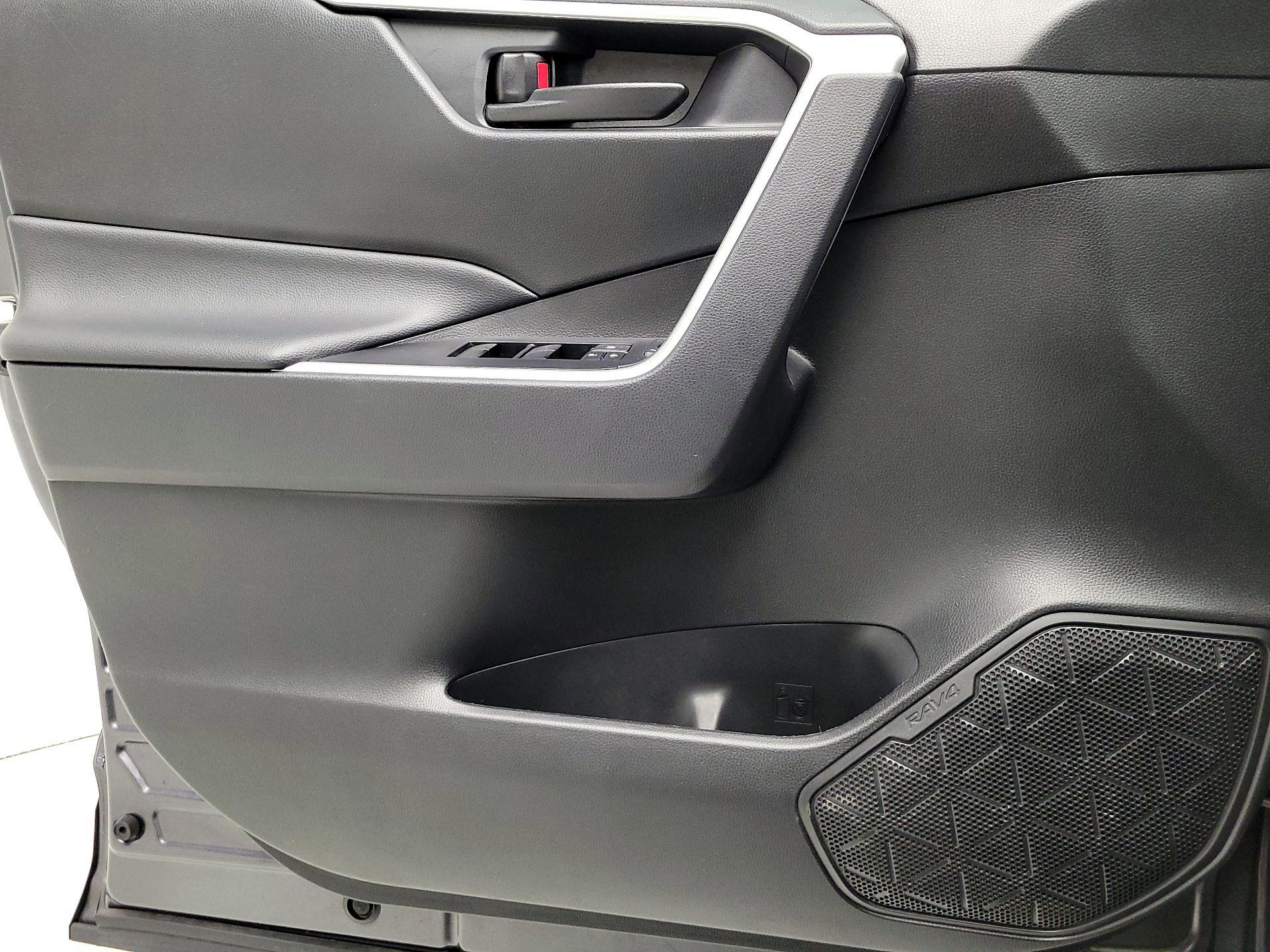 Thumbnail: 2021 Toyota RAV4 - 12