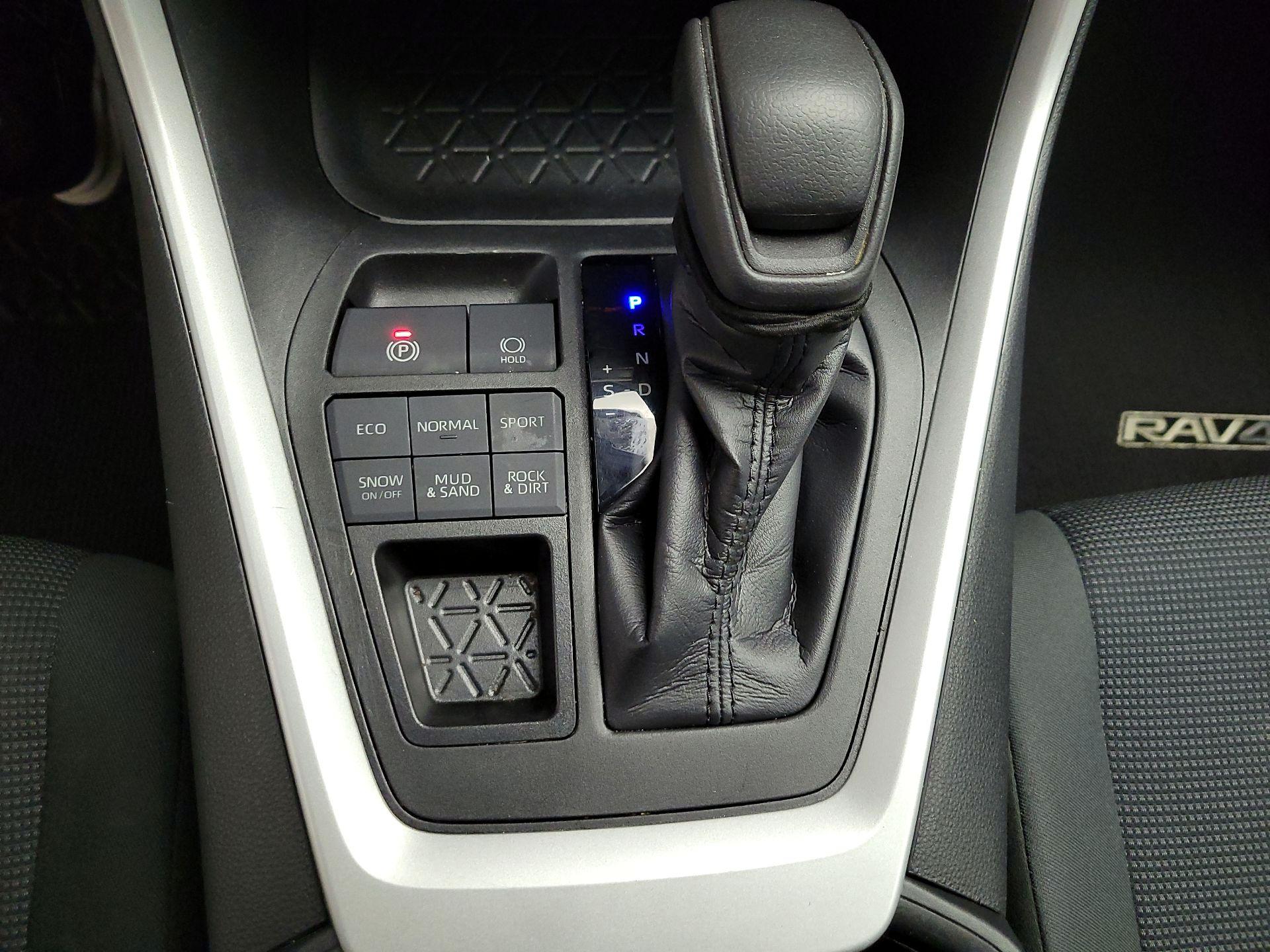 Thumbnail: 2021 Toyota RAV4 - 15