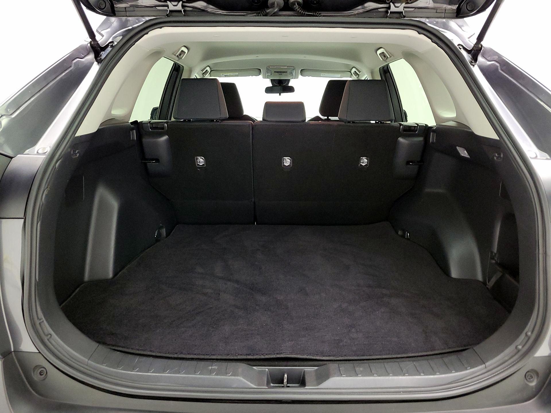 Thumbnail: 2021 Toyota RAV4 - 16