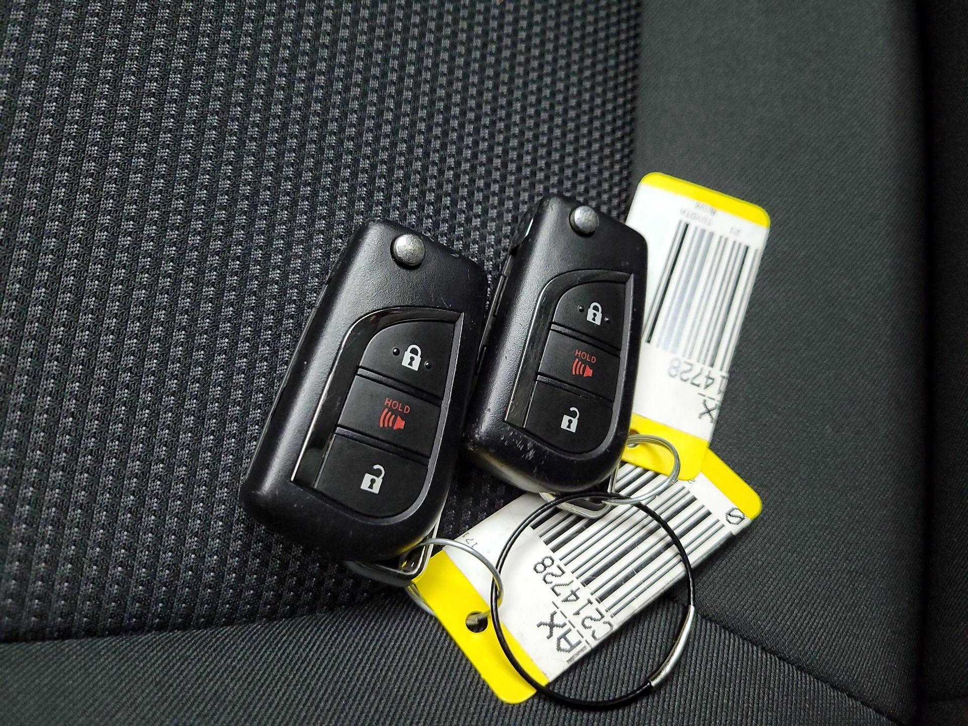 Thumbnail: 2021 Toyota RAV4 - 18