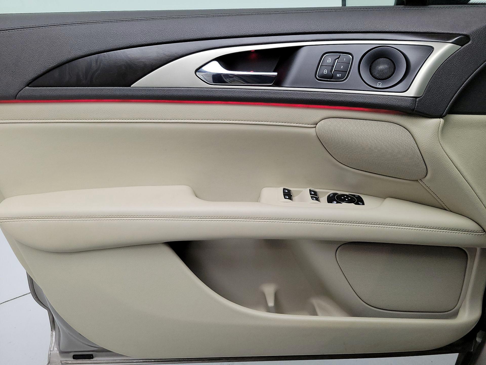 Thumbnail: 2020 Lincoln MKZ - 12