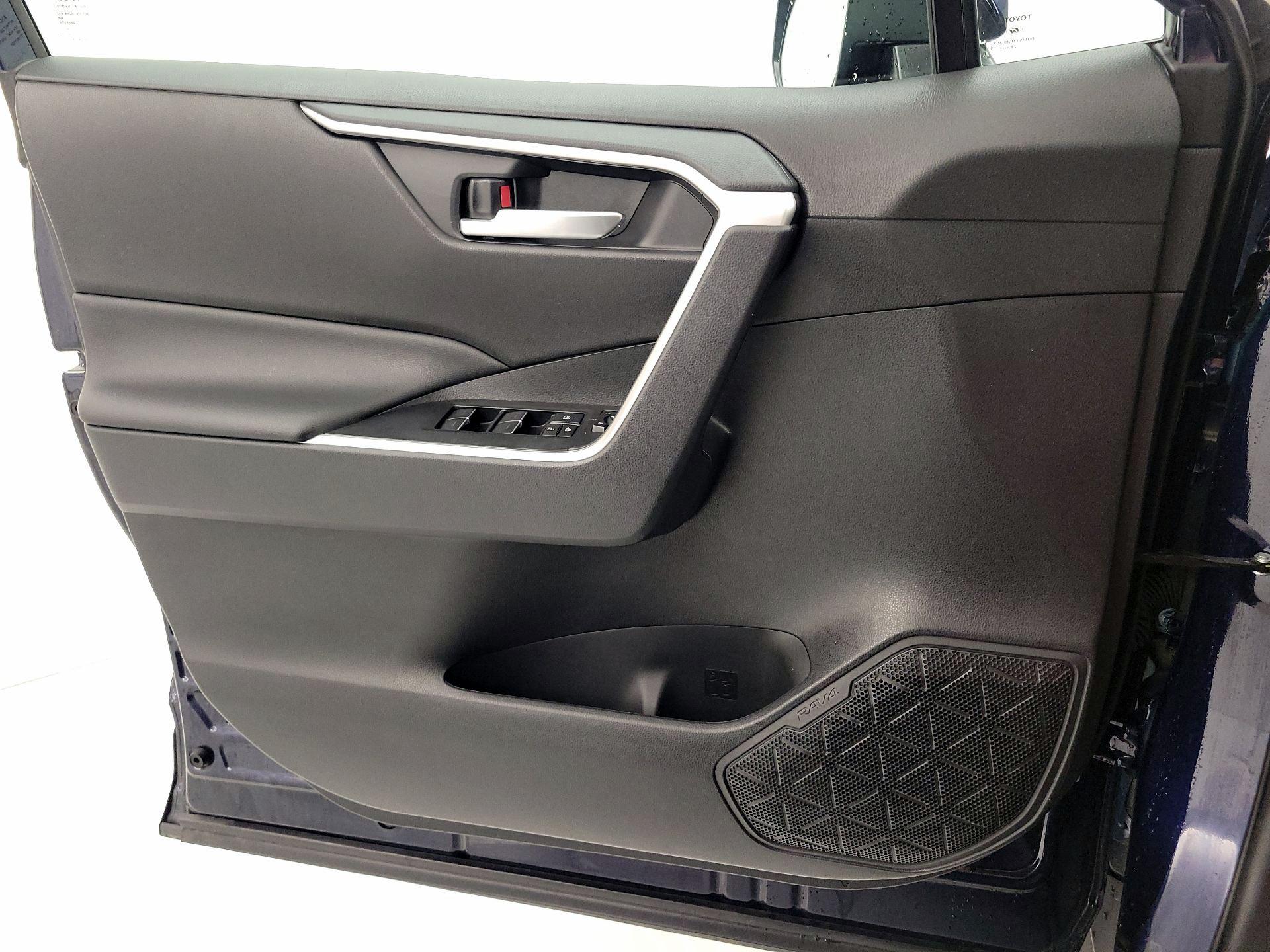 Thumbnail: 2025 Toyota RAV4 - 12