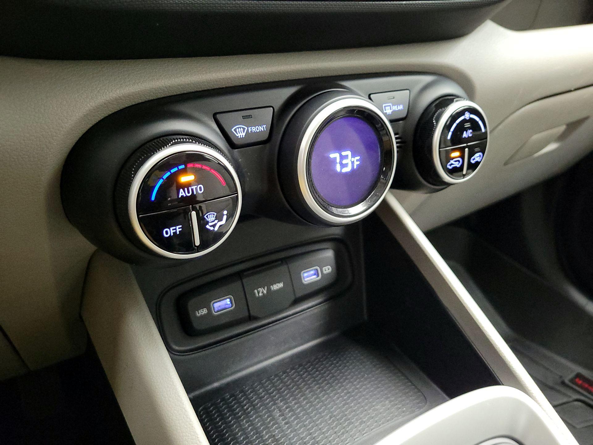 Thumbnail: 2022 Hyundai Venue - 15