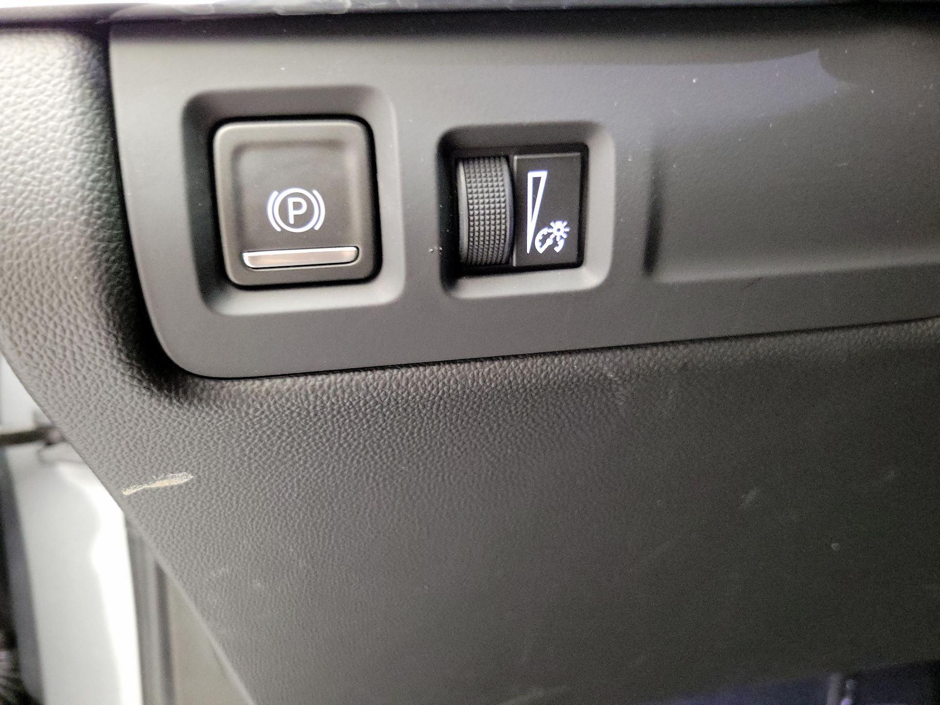 Thumbnail: 2023 Cadillac XT4 - 13