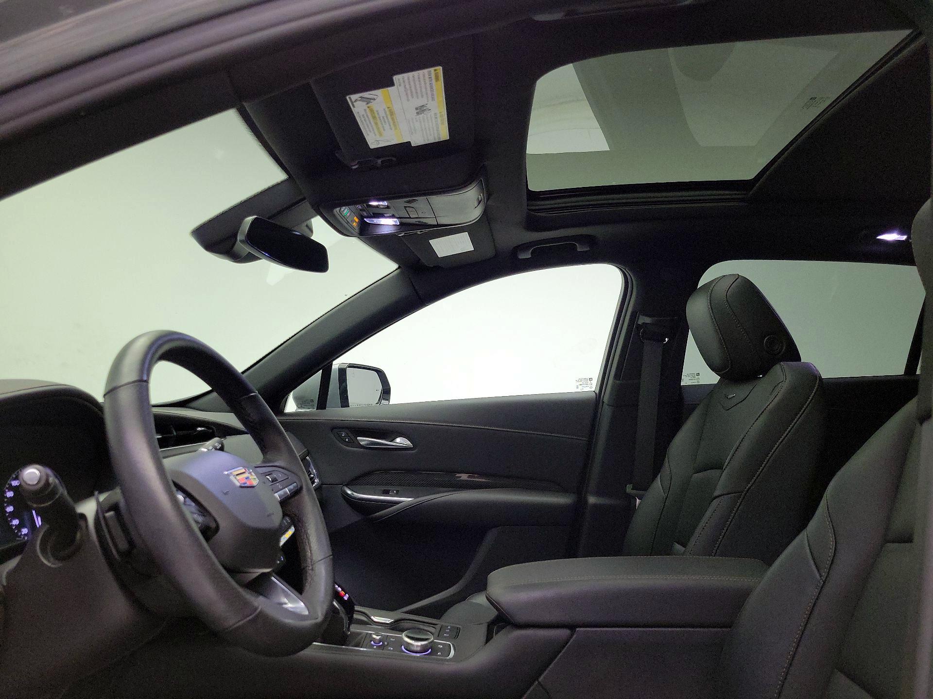 Thumbnail: 2023 Cadillac XT4 - 19