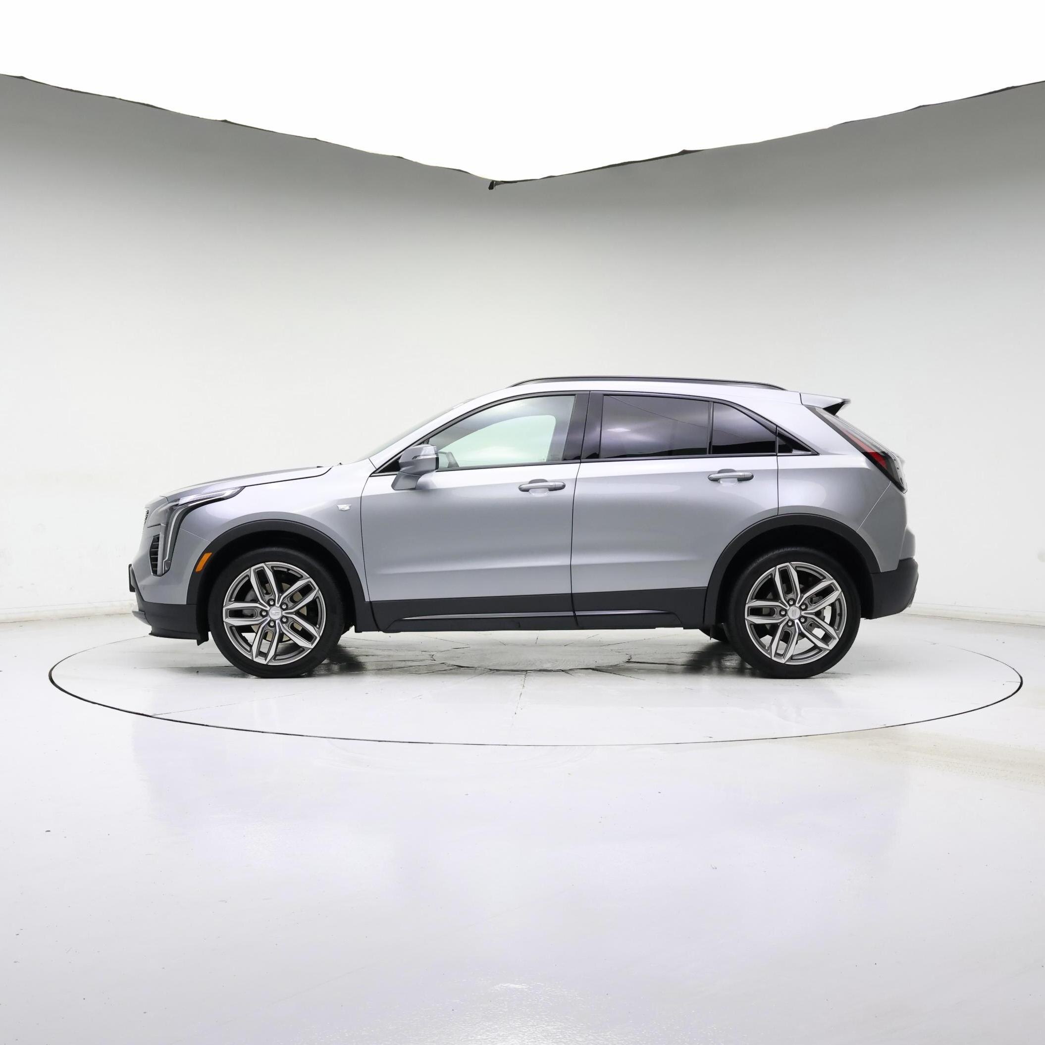 Thumbnail: 2023 Cadillac XT4 - 3