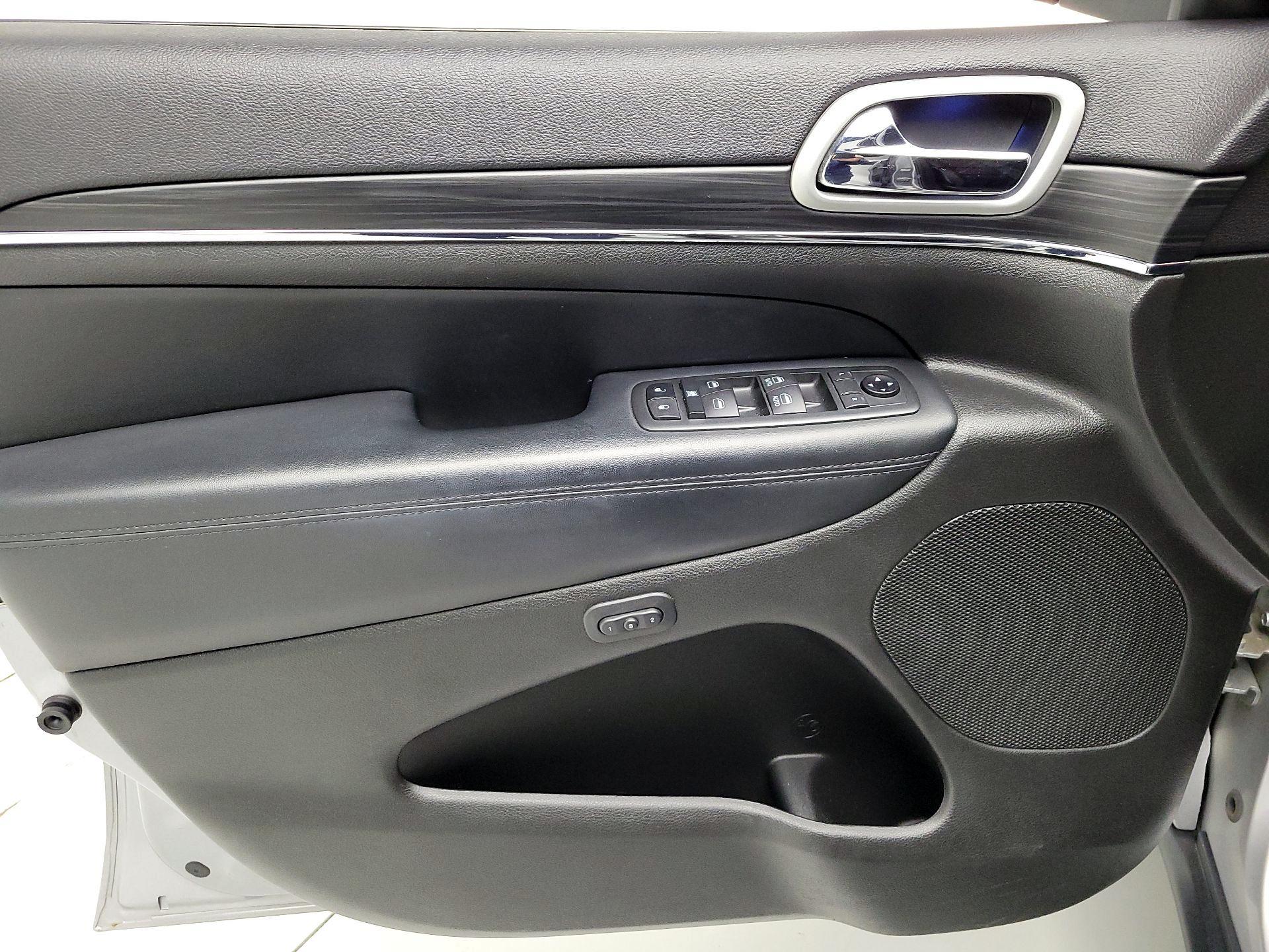 Thumbnail: 2021 Jeep Grand Cherokee - 12