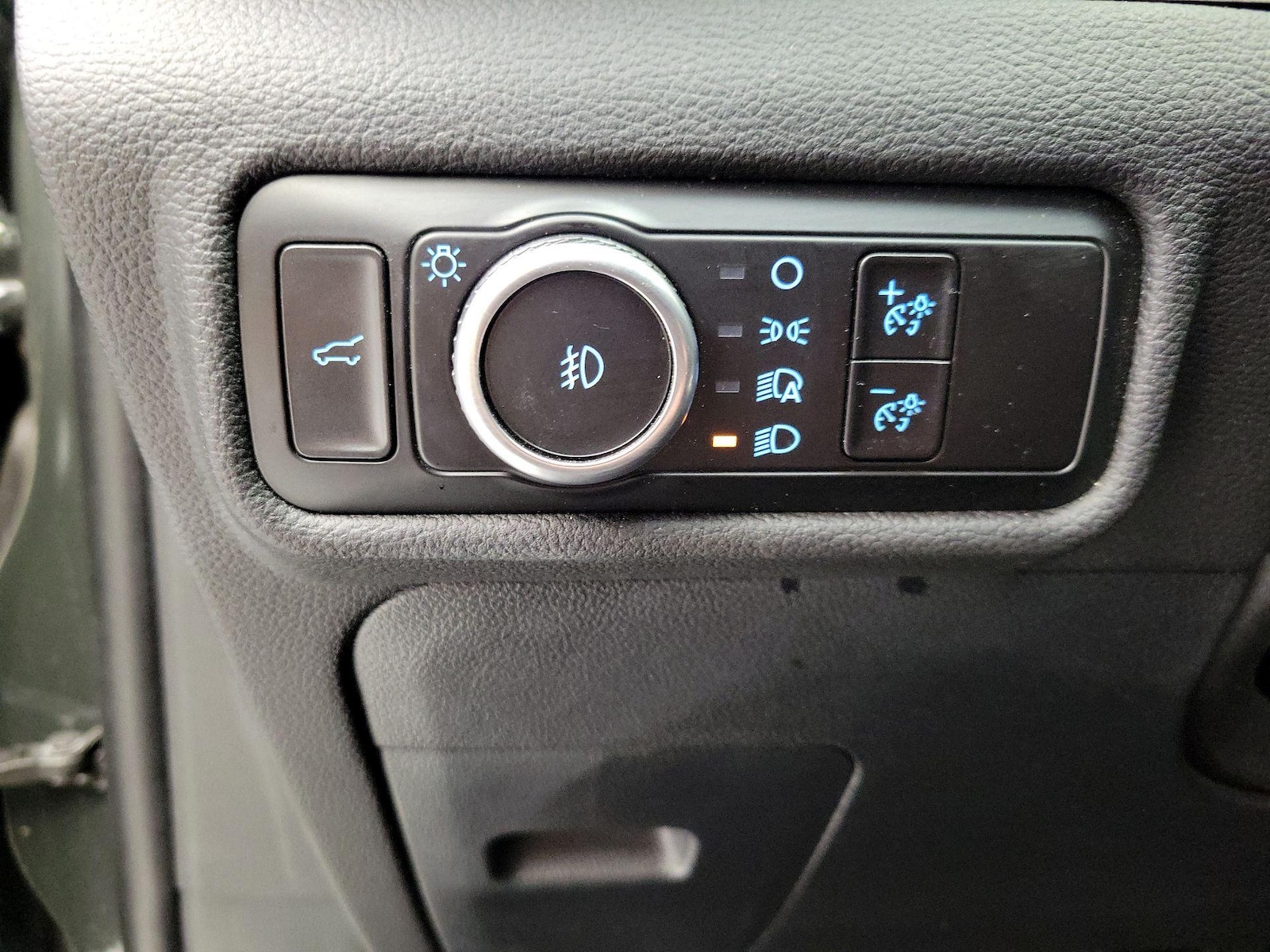 2023 Ford Explorer XLT - Photo 14