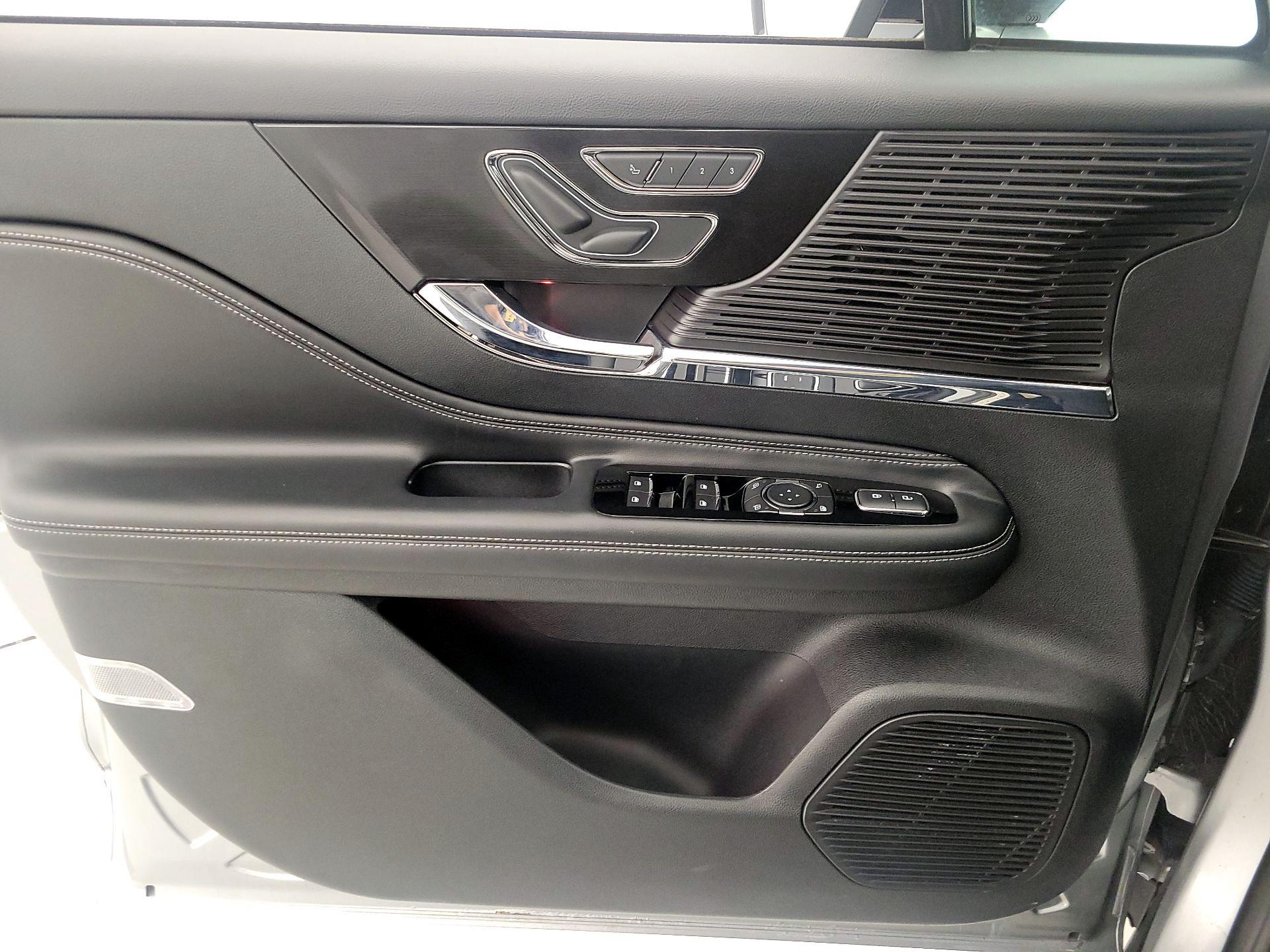 Thumbnail: 2022 Lincoln Corsair - 12