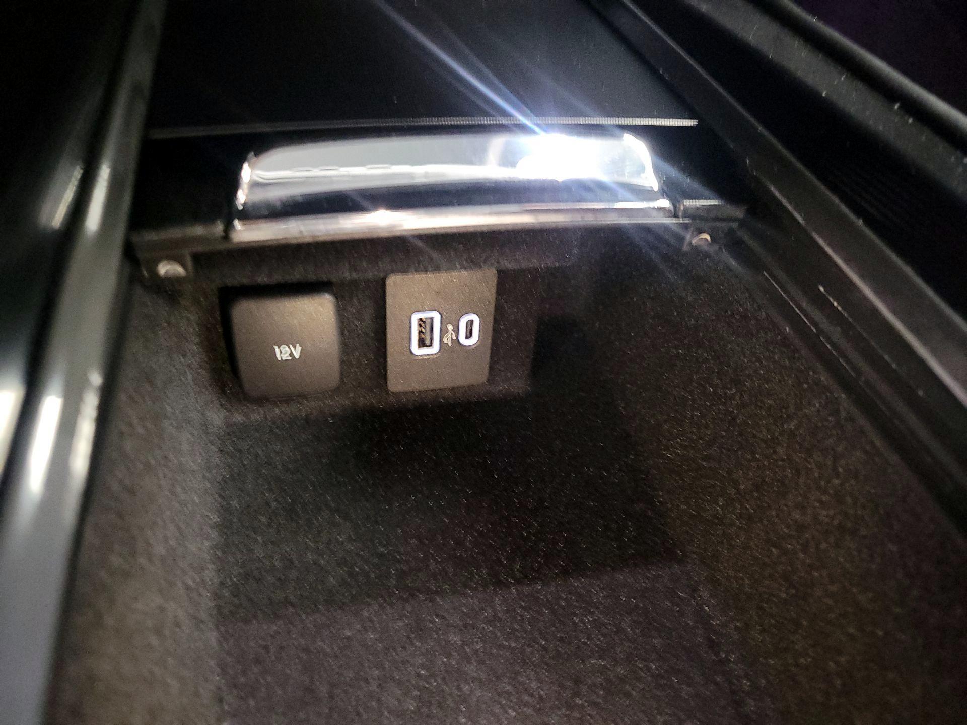 Thumbnail: 2022 Lincoln Corsair - 19