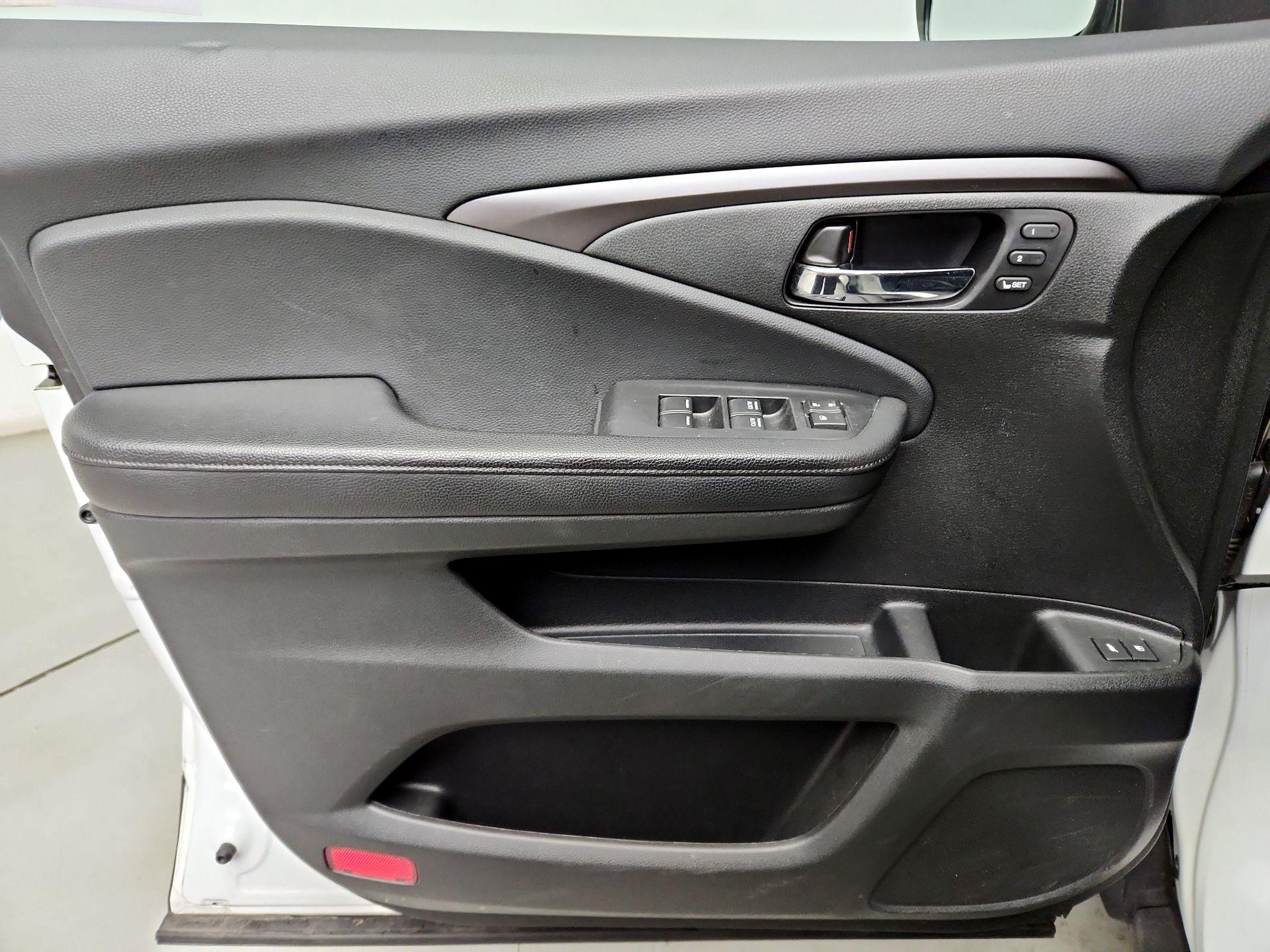 Thumbnail: 2020 Honda Pilot - 12