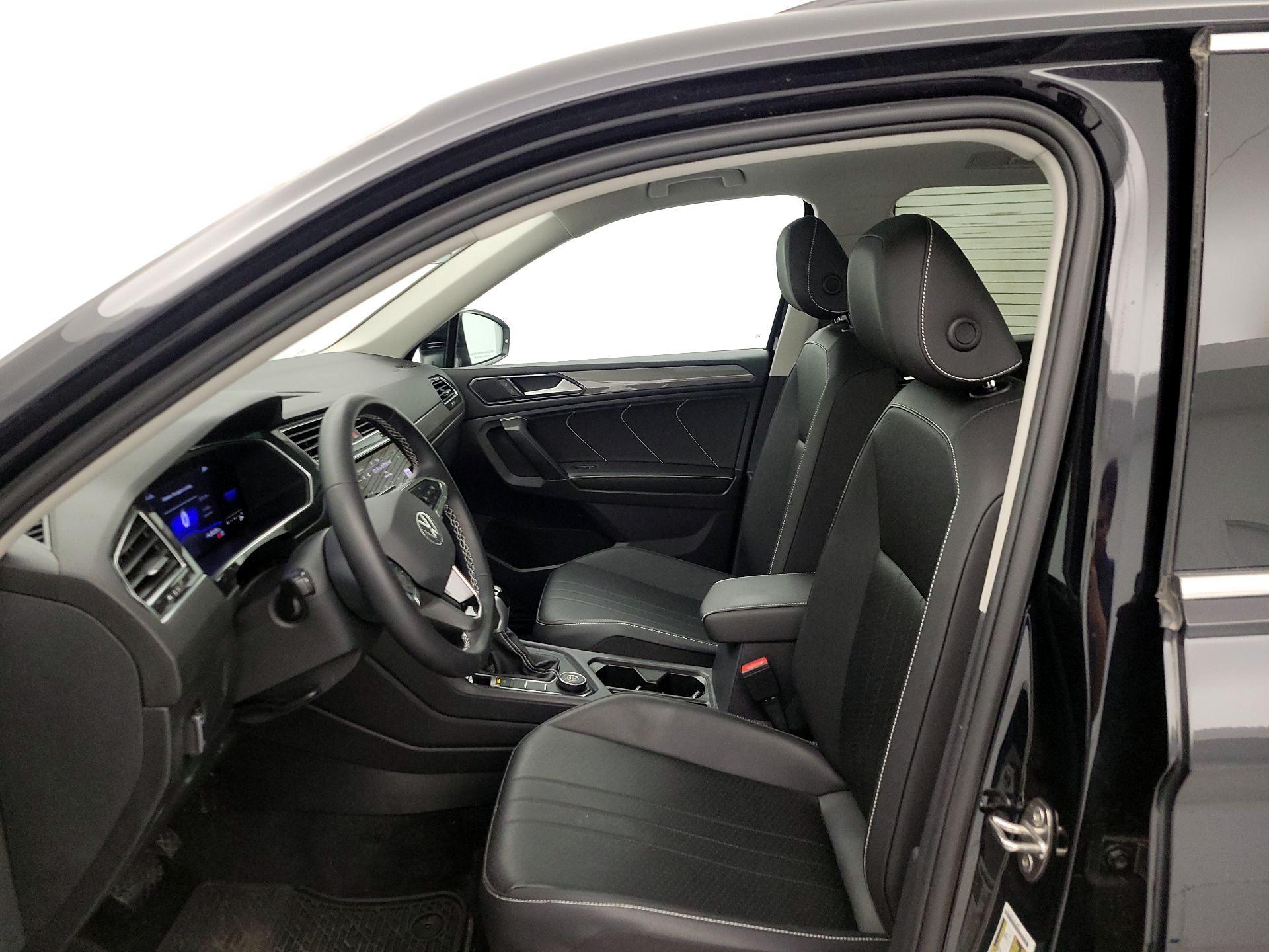 Thumbnail: 2023 Volkswagen Tiguan - 11