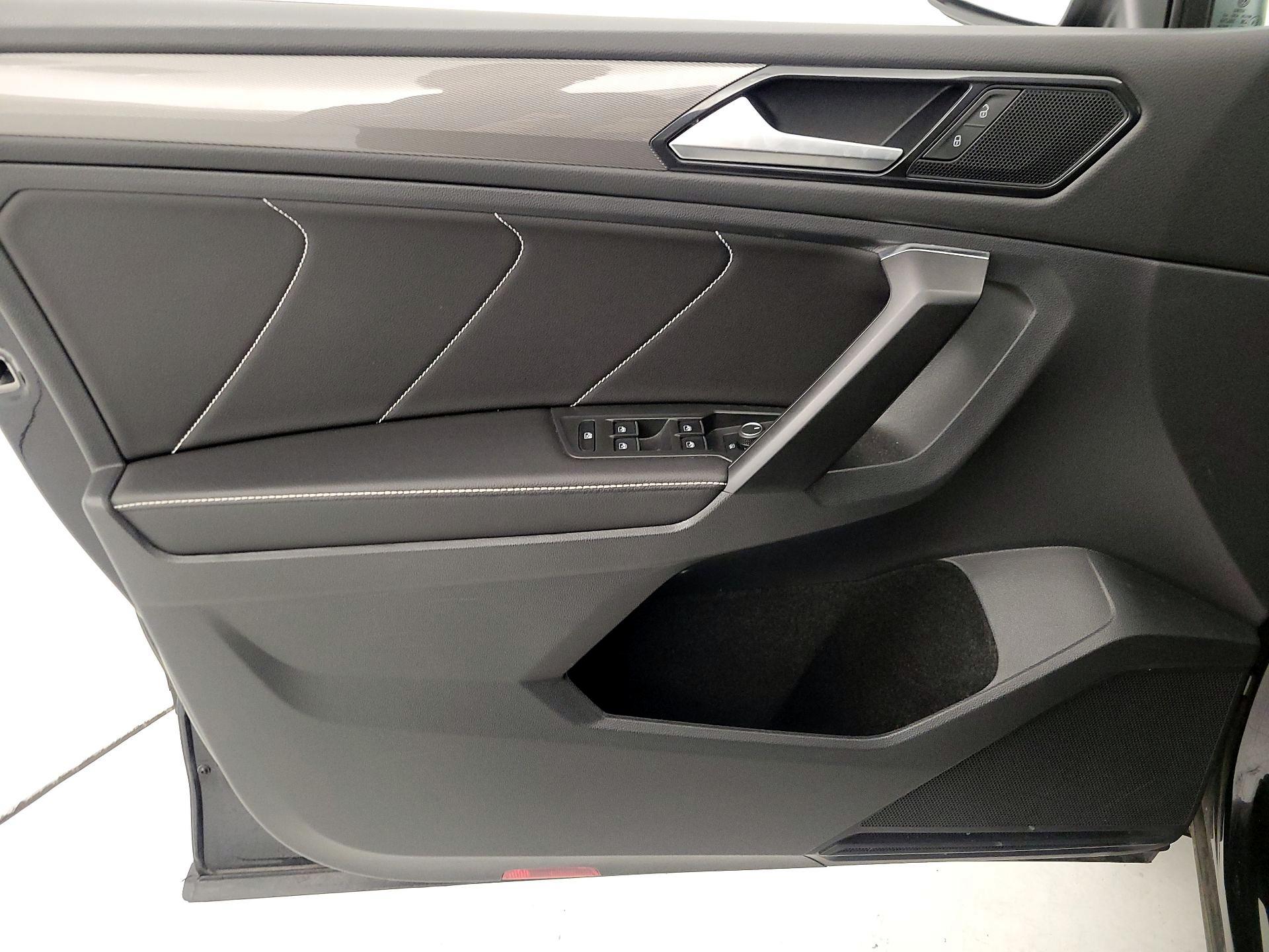 Thumbnail: 2023 Volkswagen Tiguan - 12