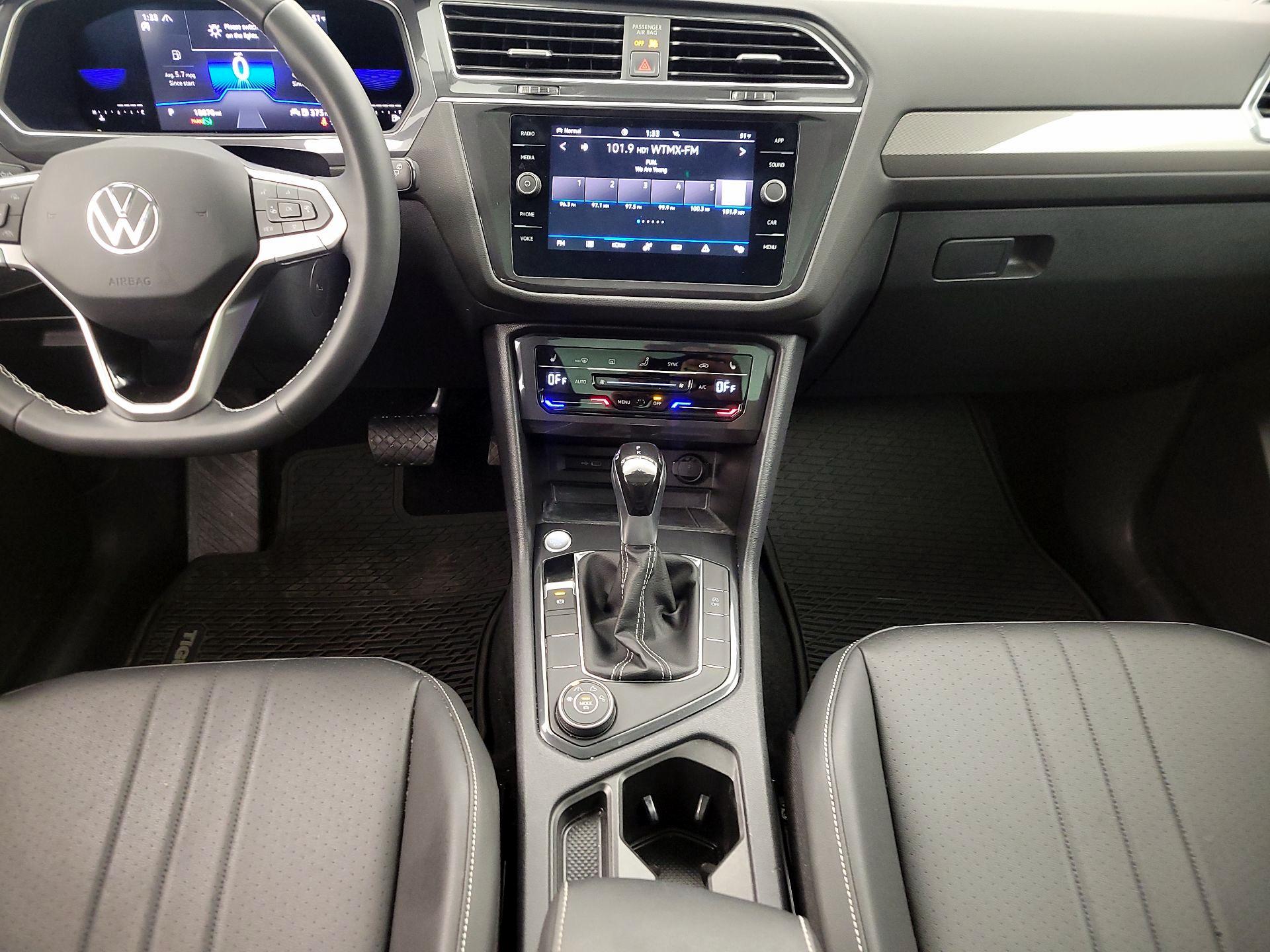 Thumbnail: 2023 Volkswagen Tiguan - 17