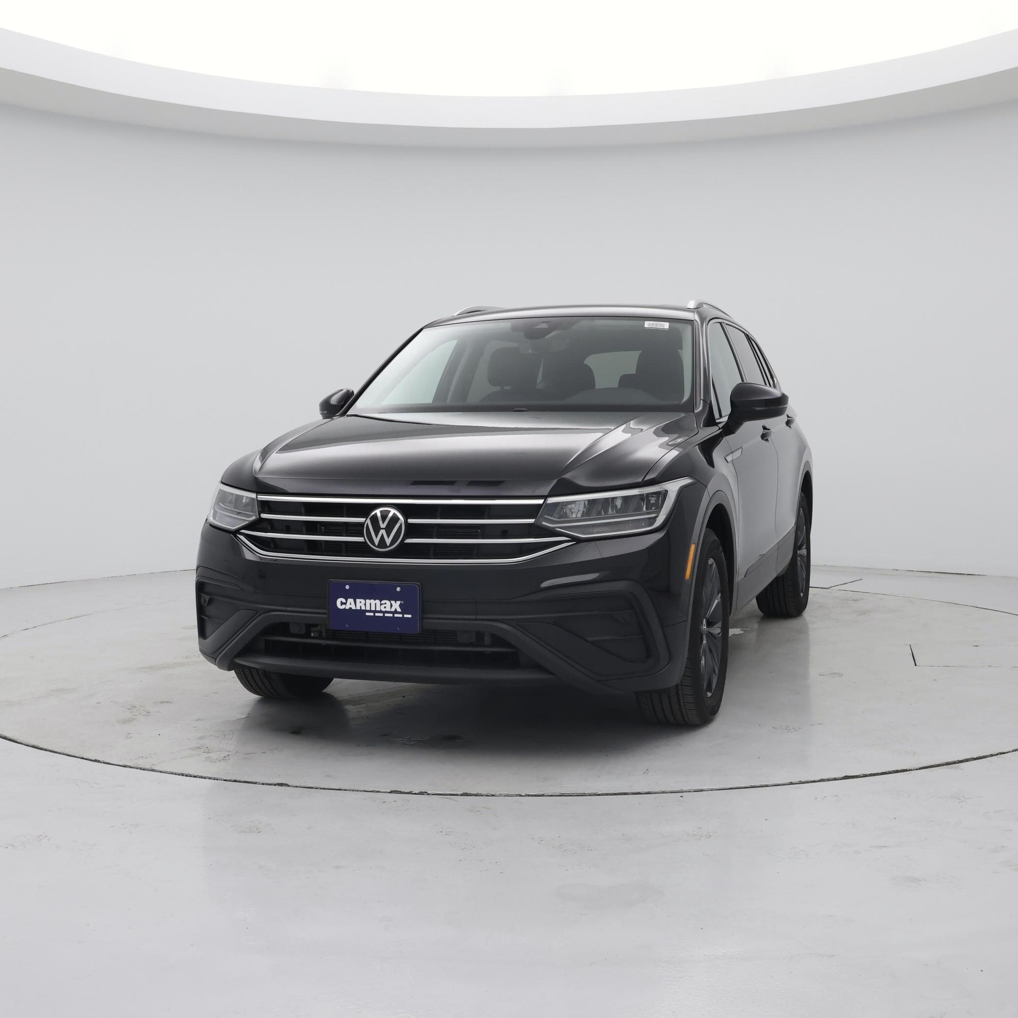 Thumbnail: 2023 Volkswagen Tiguan - 4